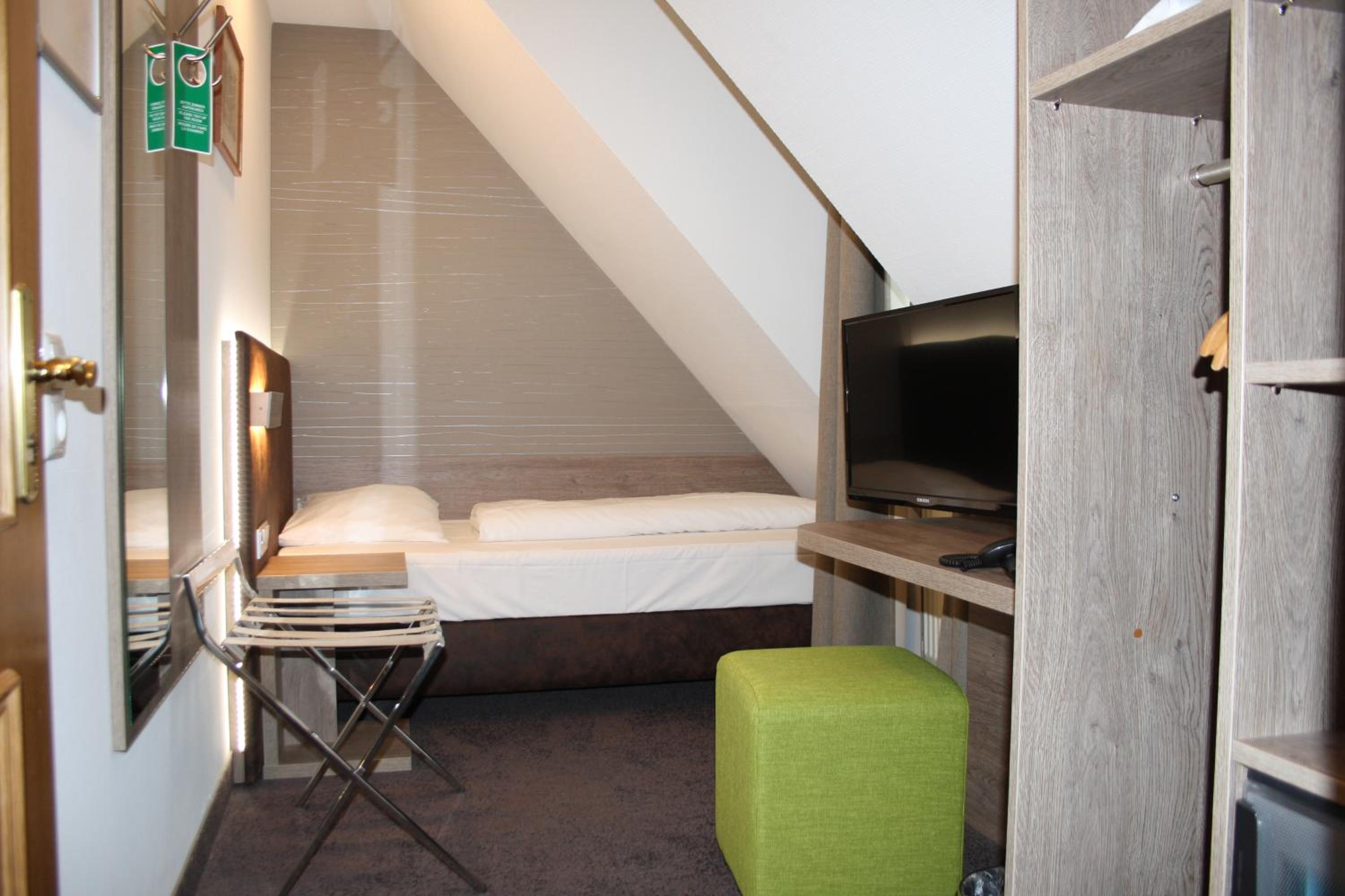 Budget Single Room photo 3