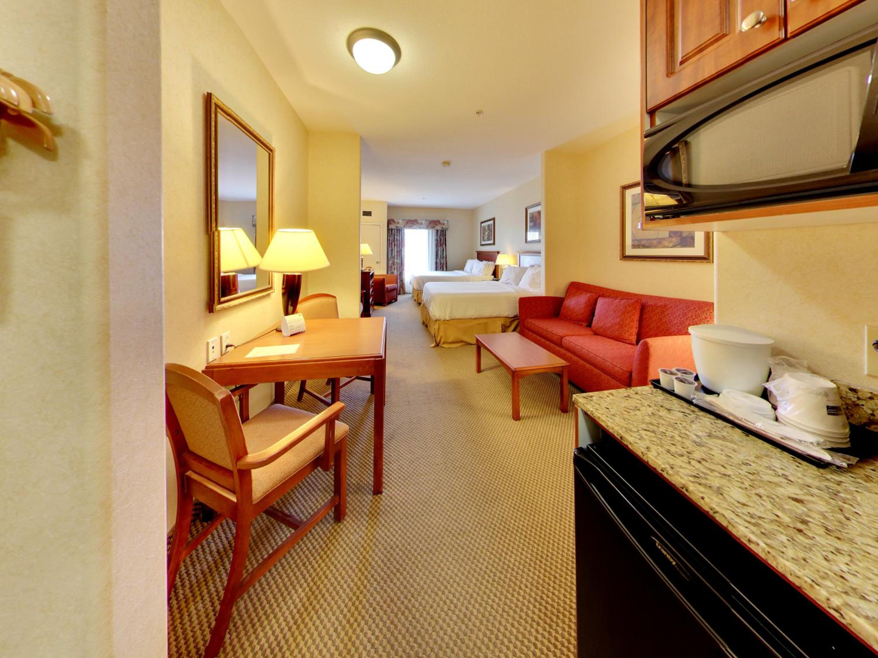 Queen Suite with Two Queen Beds - Photo 1