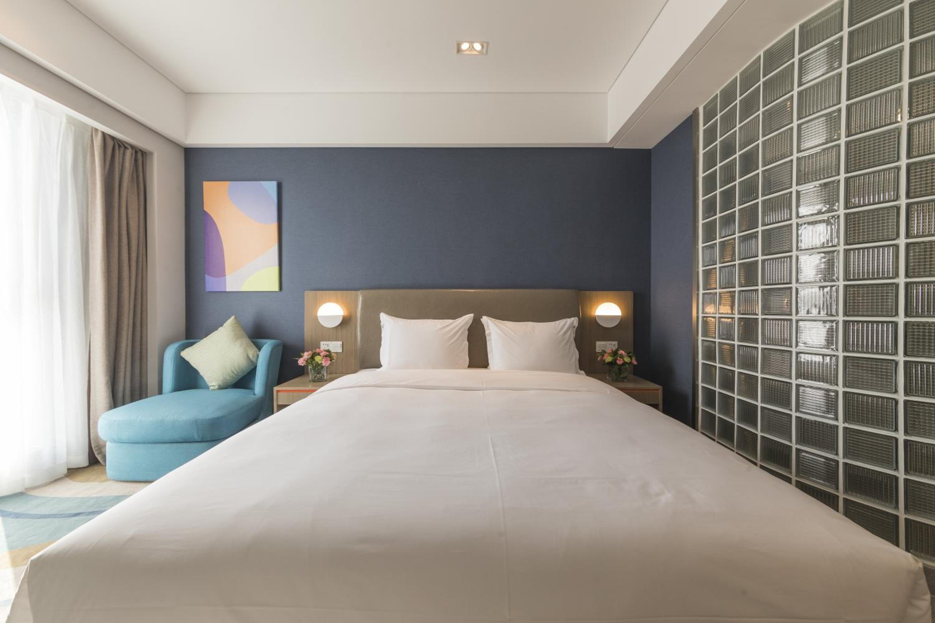 Standard King Room - Photo 2