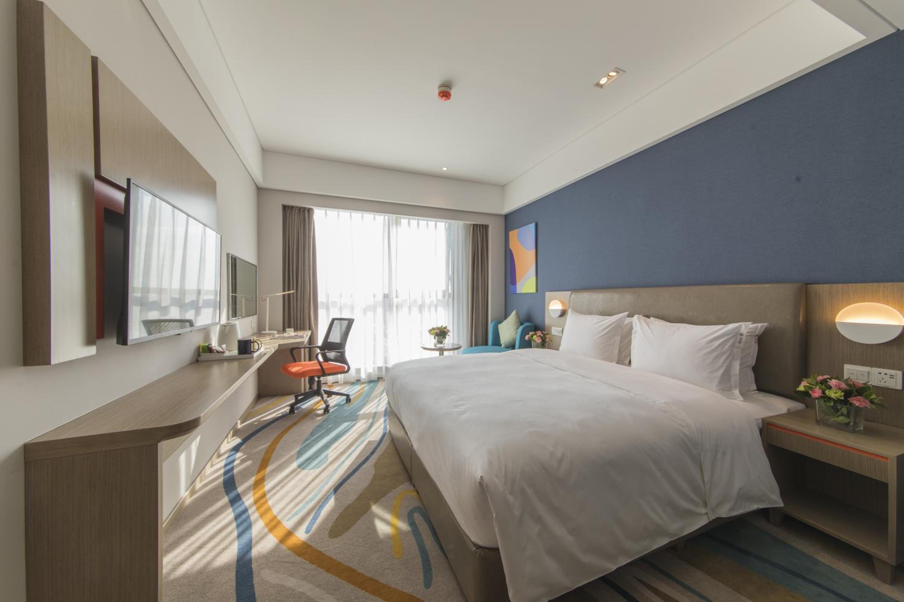 Standard King Room - Photo 8