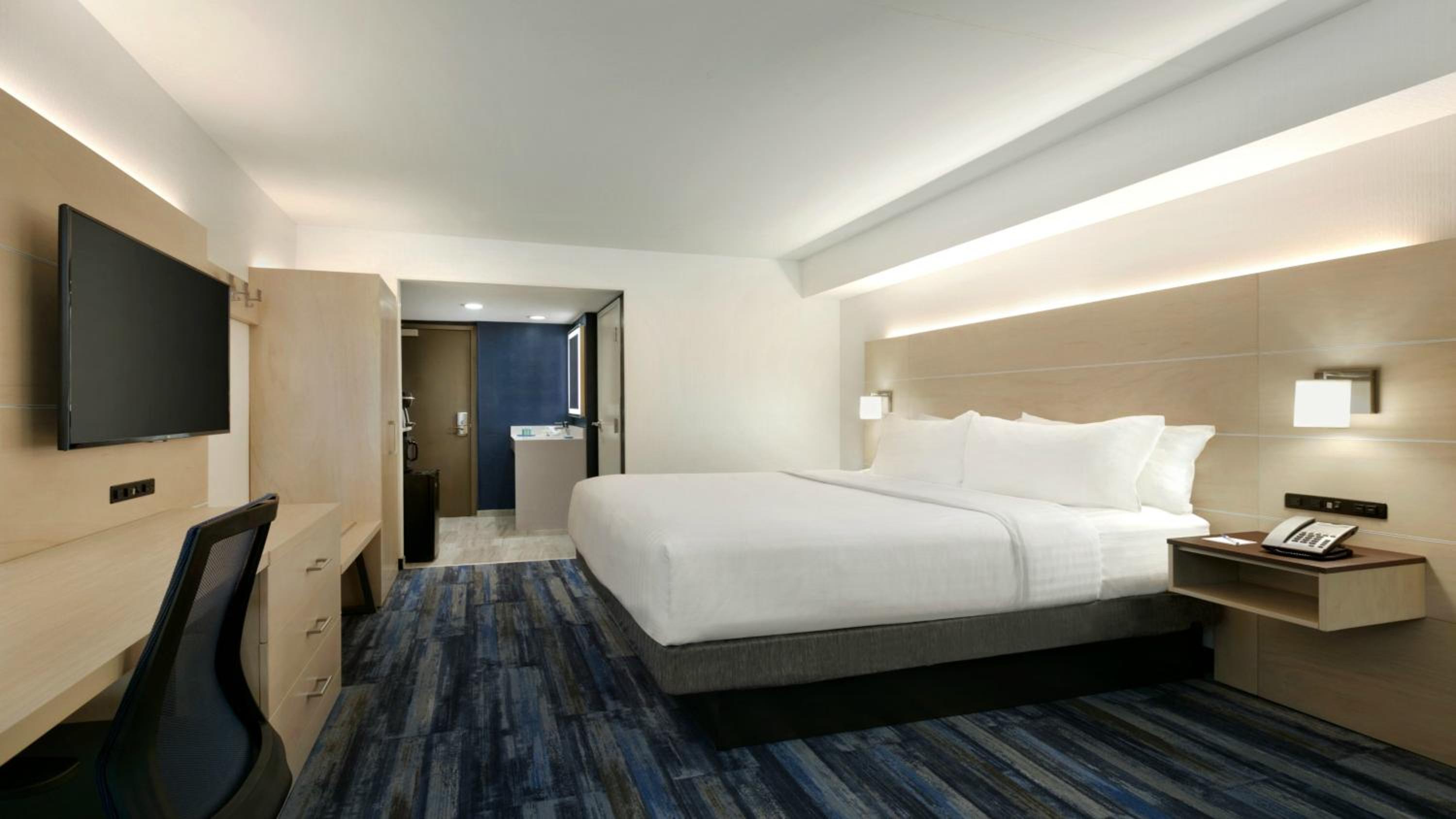 Standard King Room photo 3