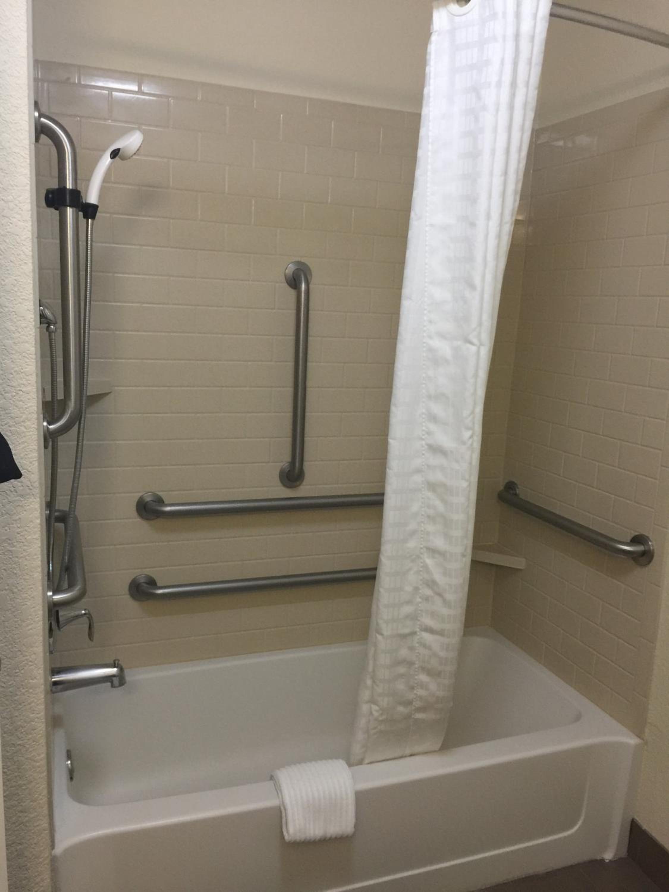 One-Bedroom King Suite with Transfer Shower - Mobility and Hearing Access photo 2