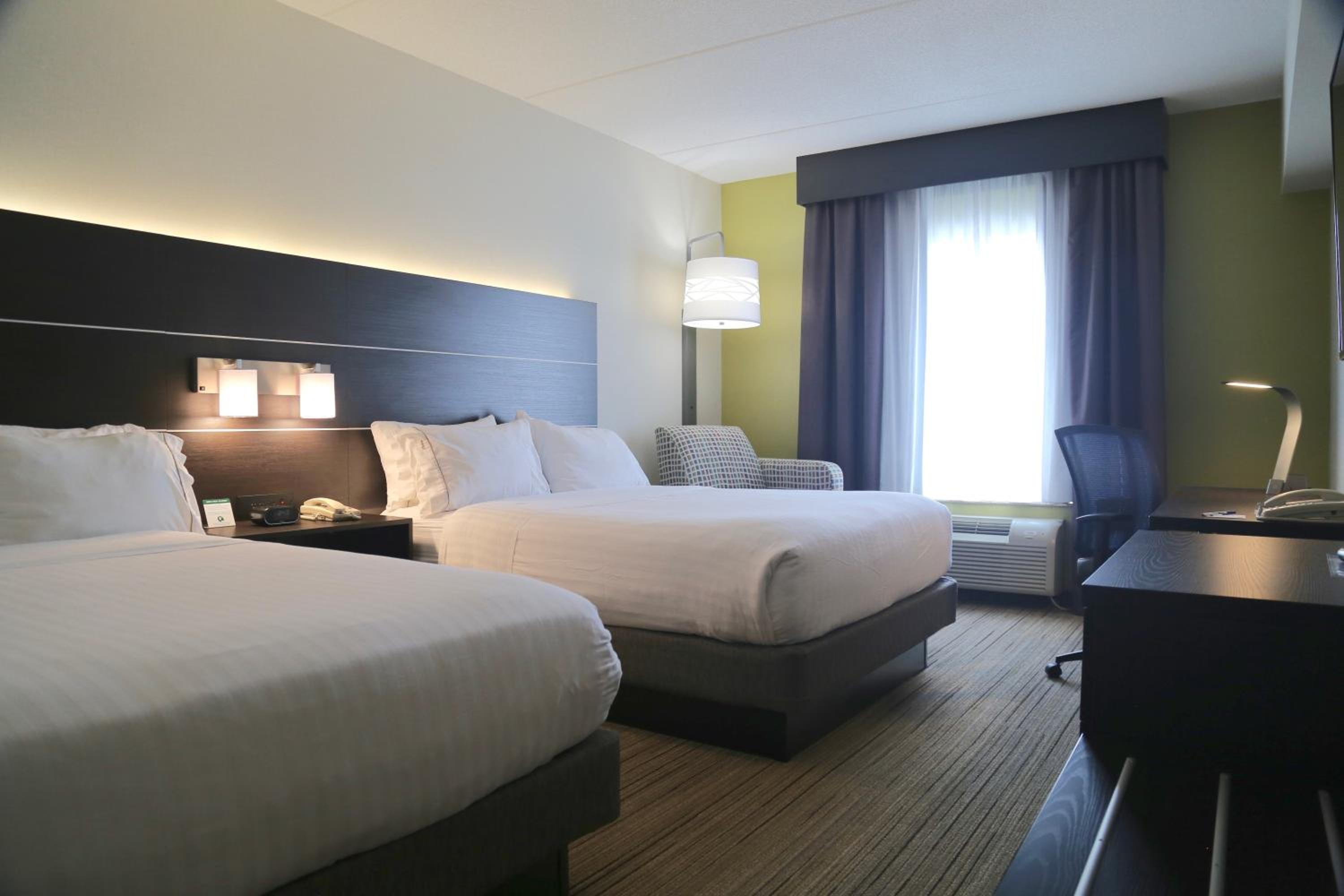 Standard Room with Two Queen Beds - Photo 1
