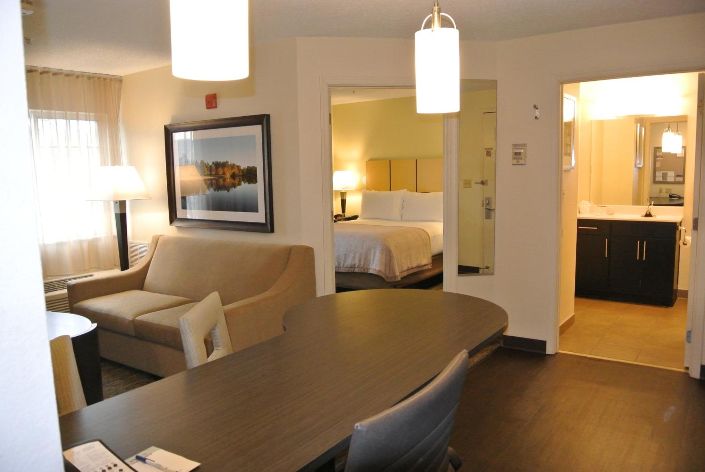 One-Bedroom Suite - Photo 6