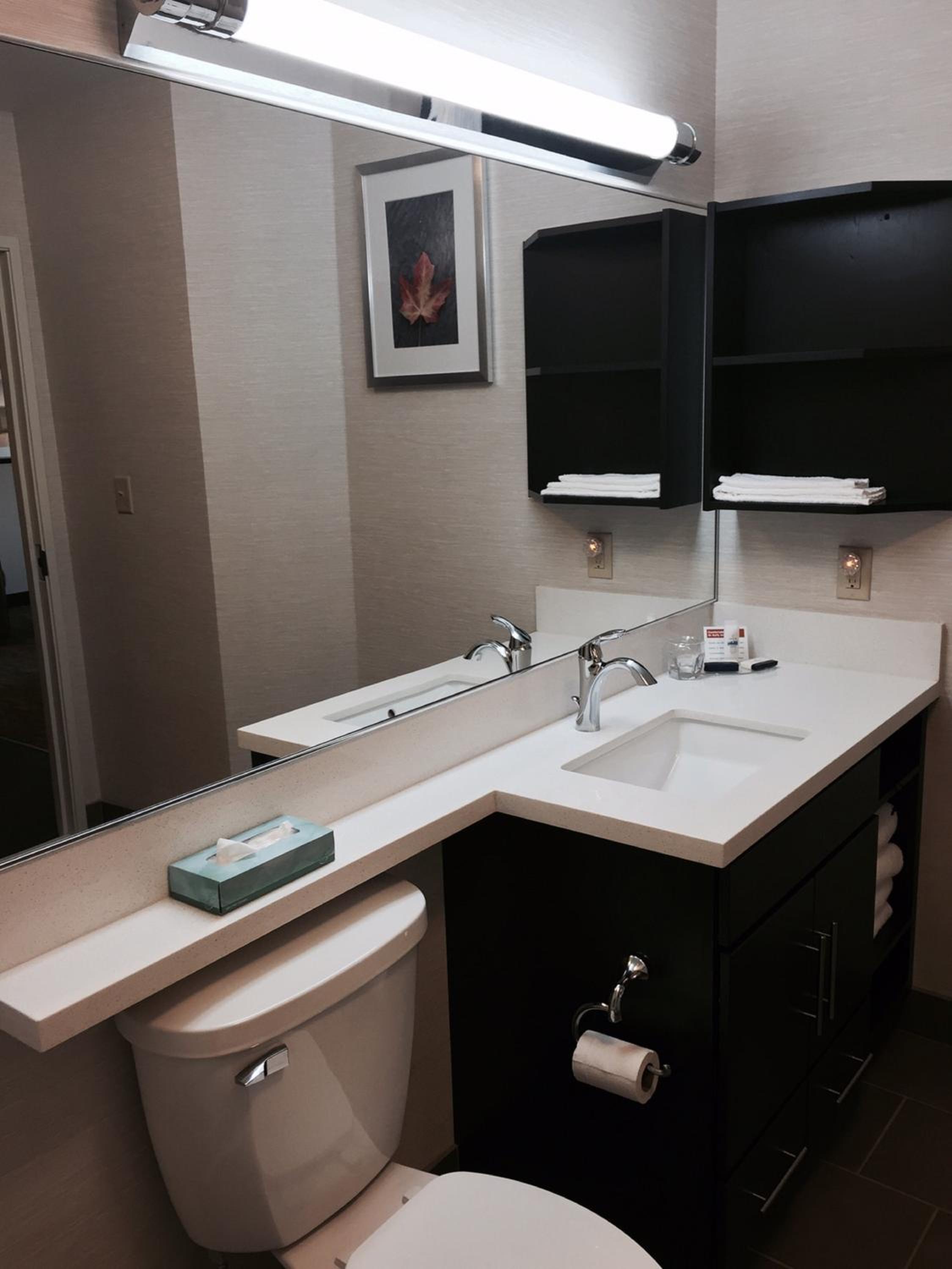 Queen Studio with Two Queen Beds - Hearing Accessible - Non-Smoking - Photo 2