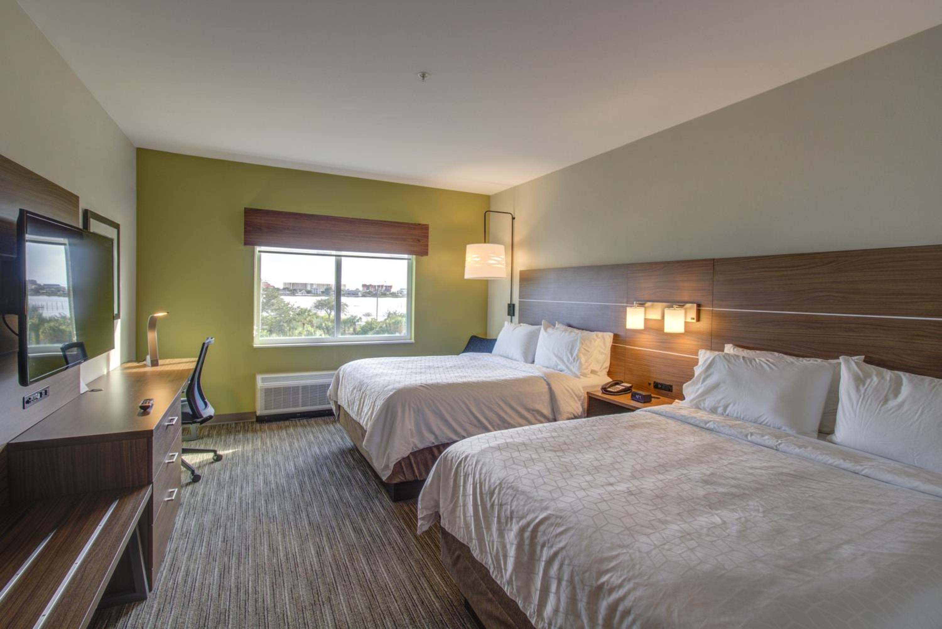 Standard Room with Two Queen Beds - Communications Accessible Tub