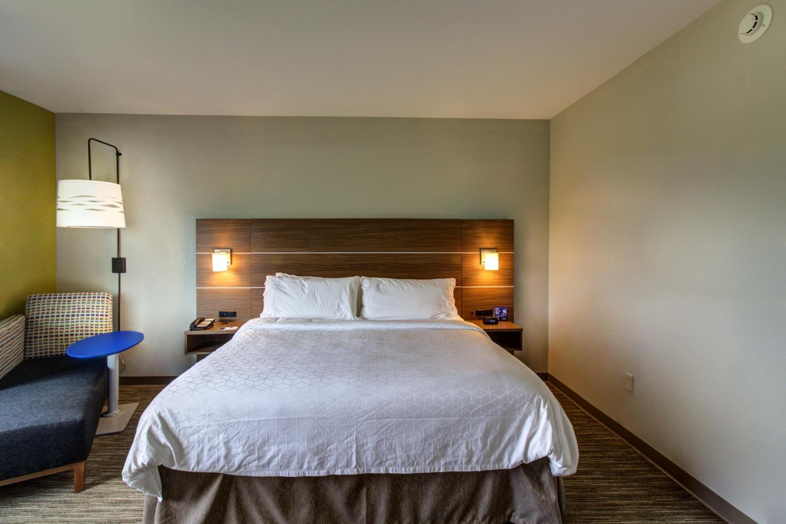 King Room - Disability Access photo 3