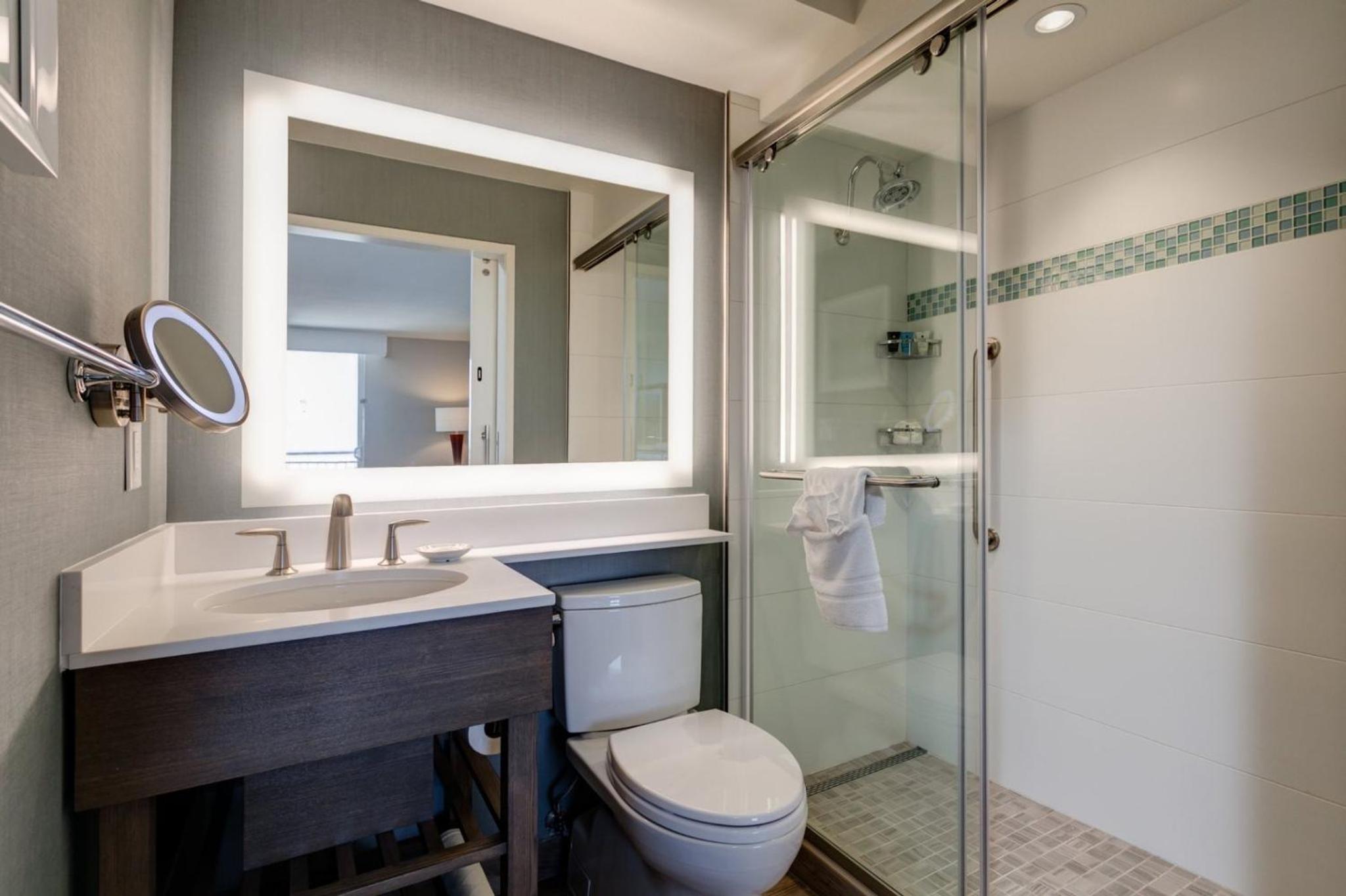 Standard King Room with Ocean View - Photo 3