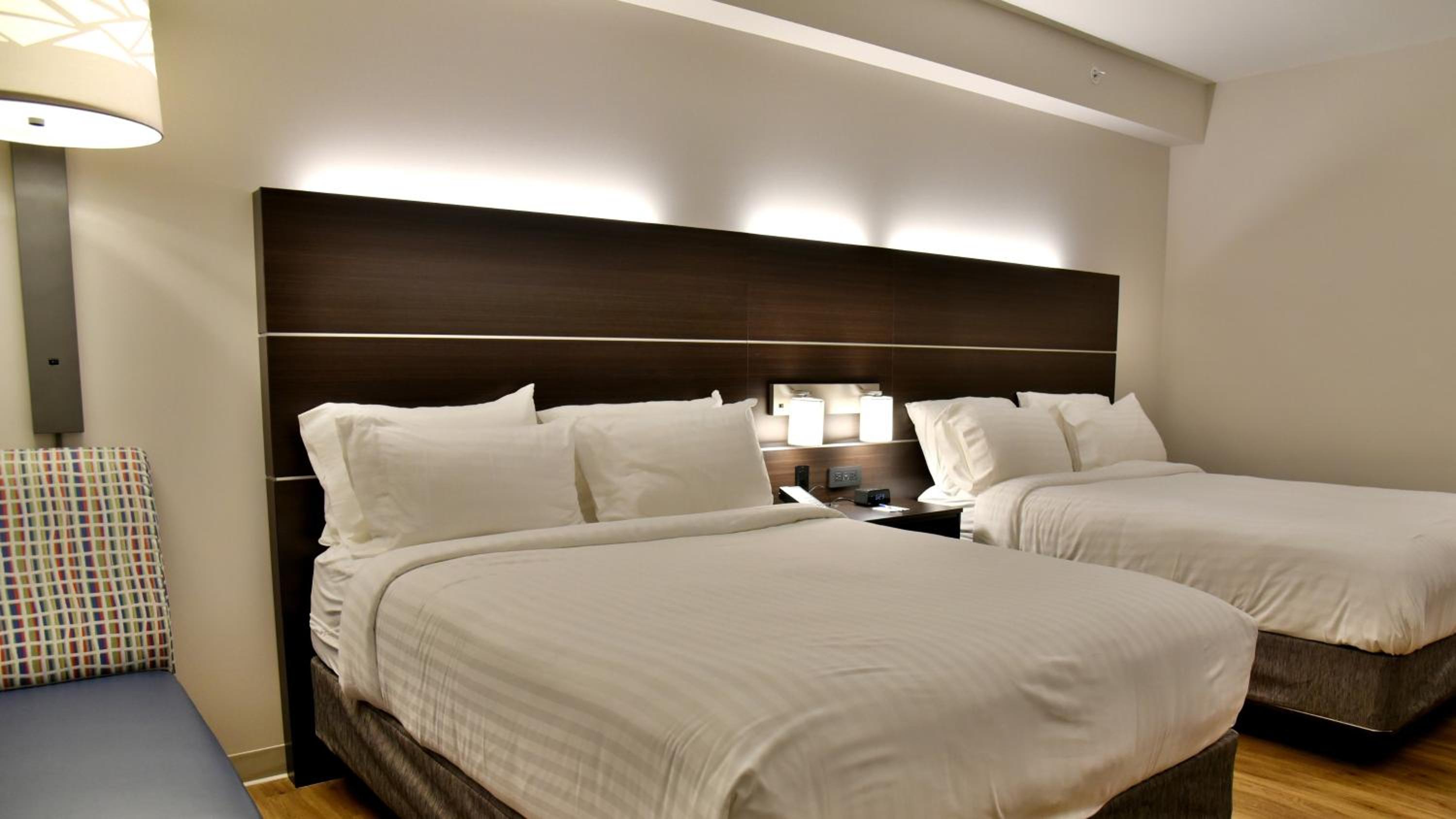 Standard Queen Room with Two Queen Beds and Walk-In Shower photo 2