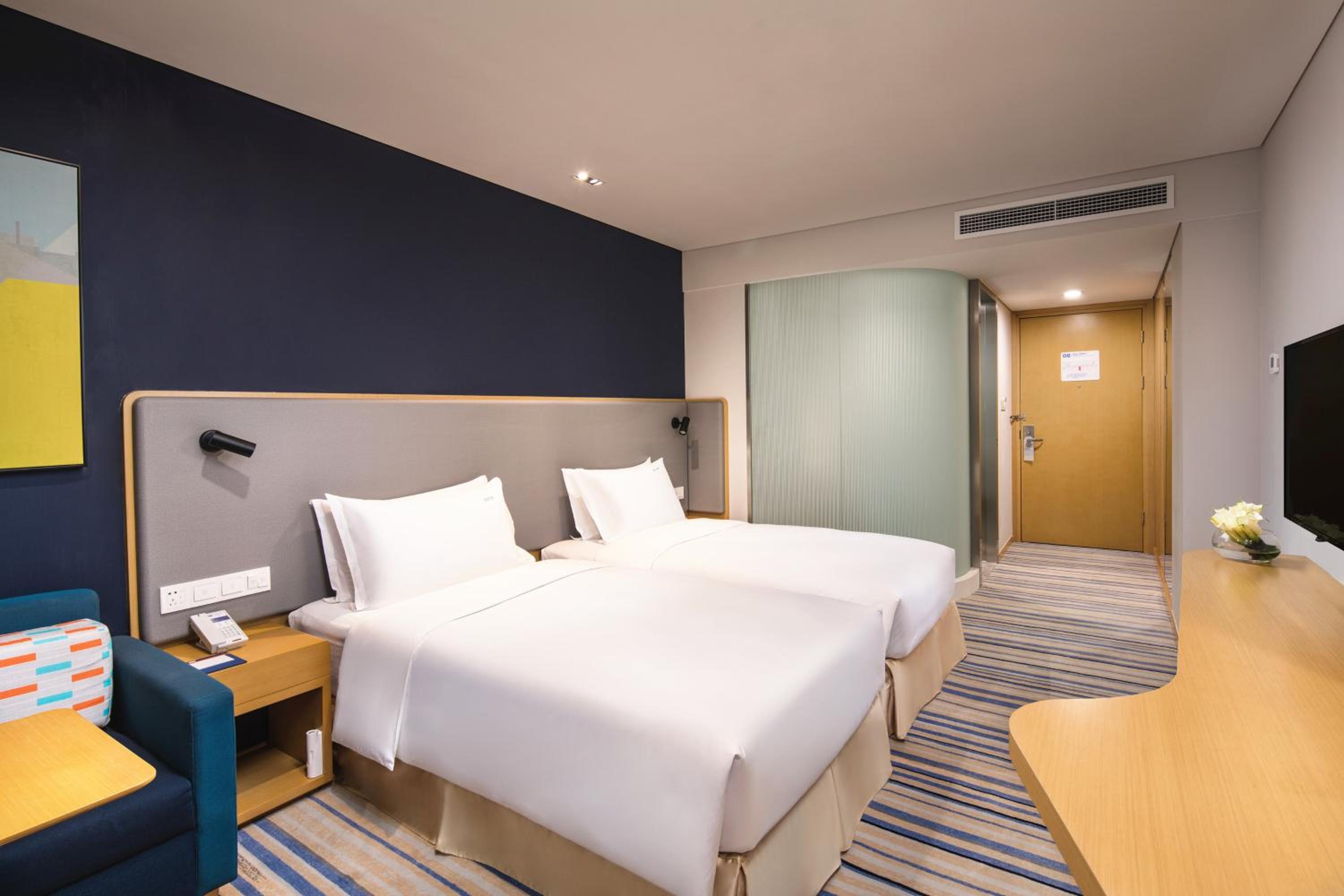 Standard Double Room with Two Double Beds and City View