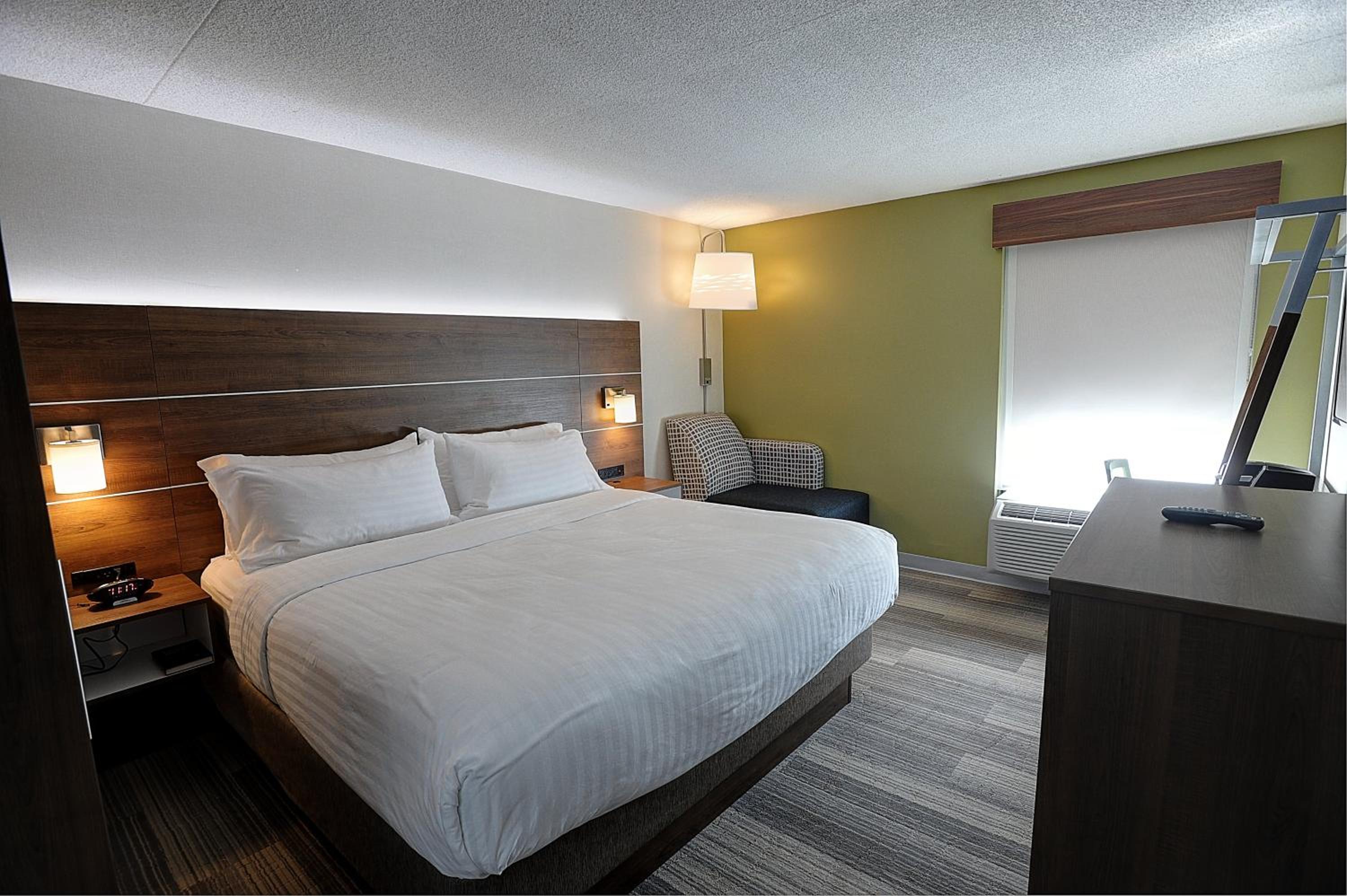 Standard King Room photo 2