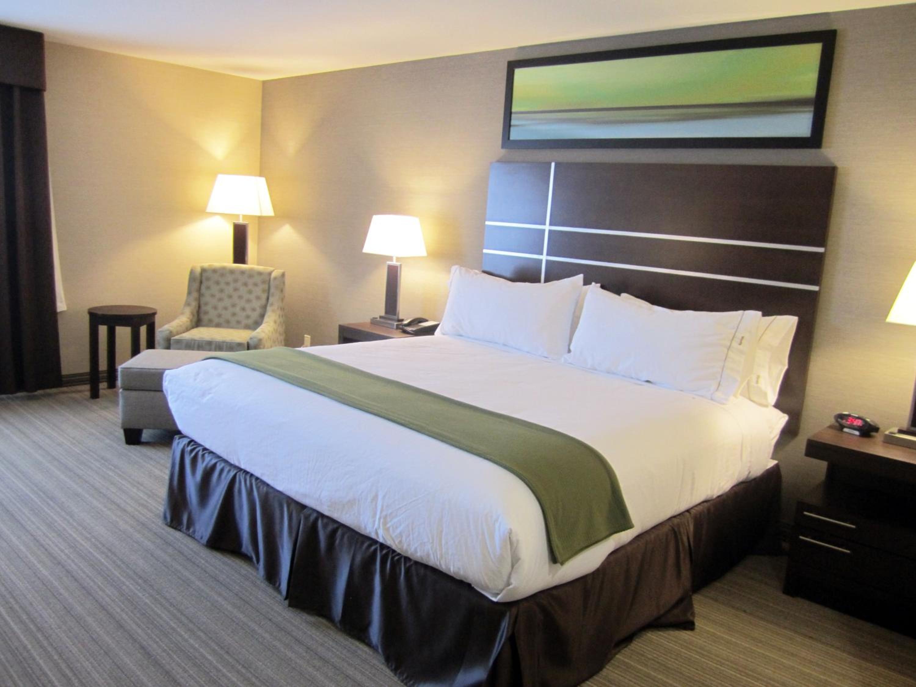 Standard King Room - Communications Accessible photo 1