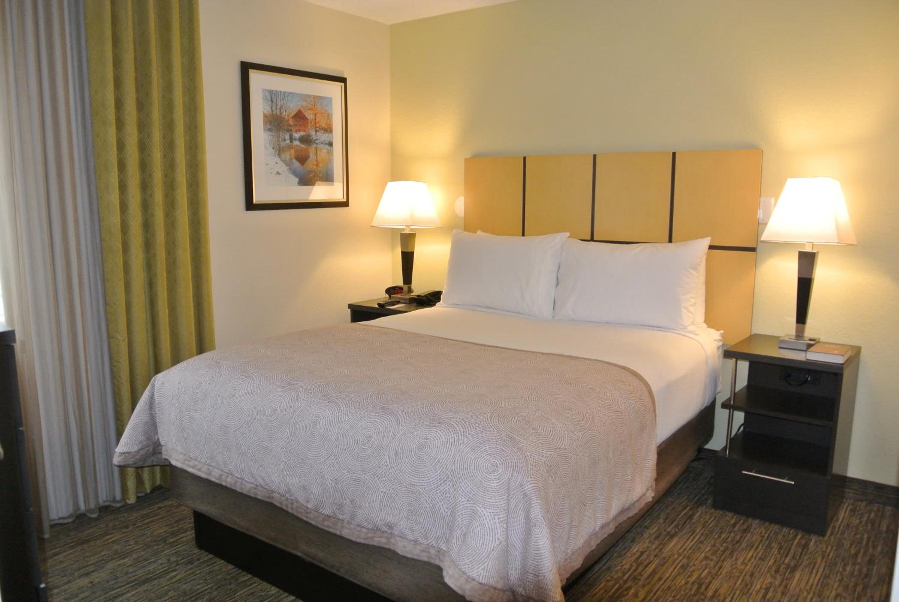 One-Bedroom Suite - Photo 5