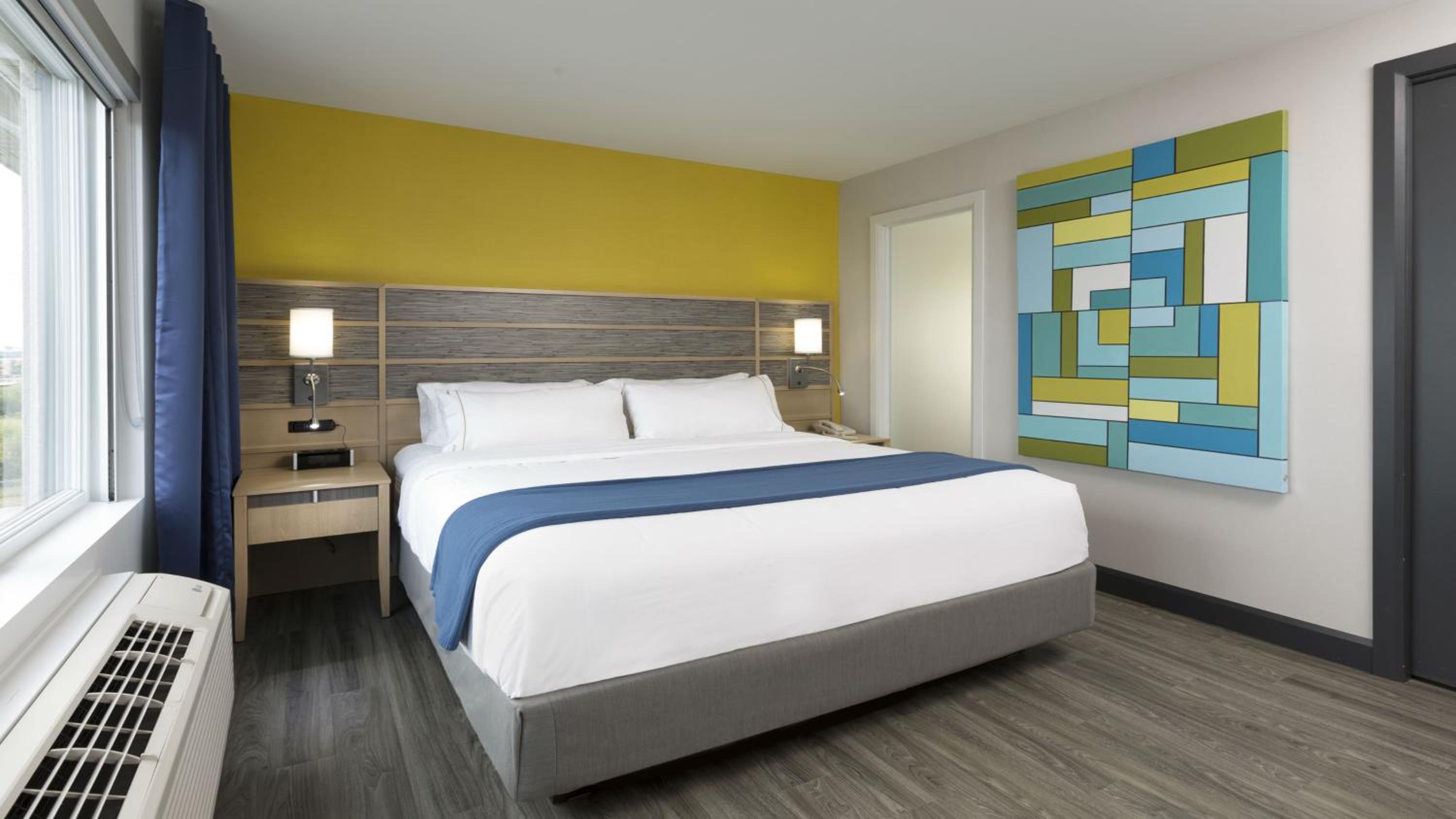 One-Bedroom Suite with Sofa Bed - Photo 5