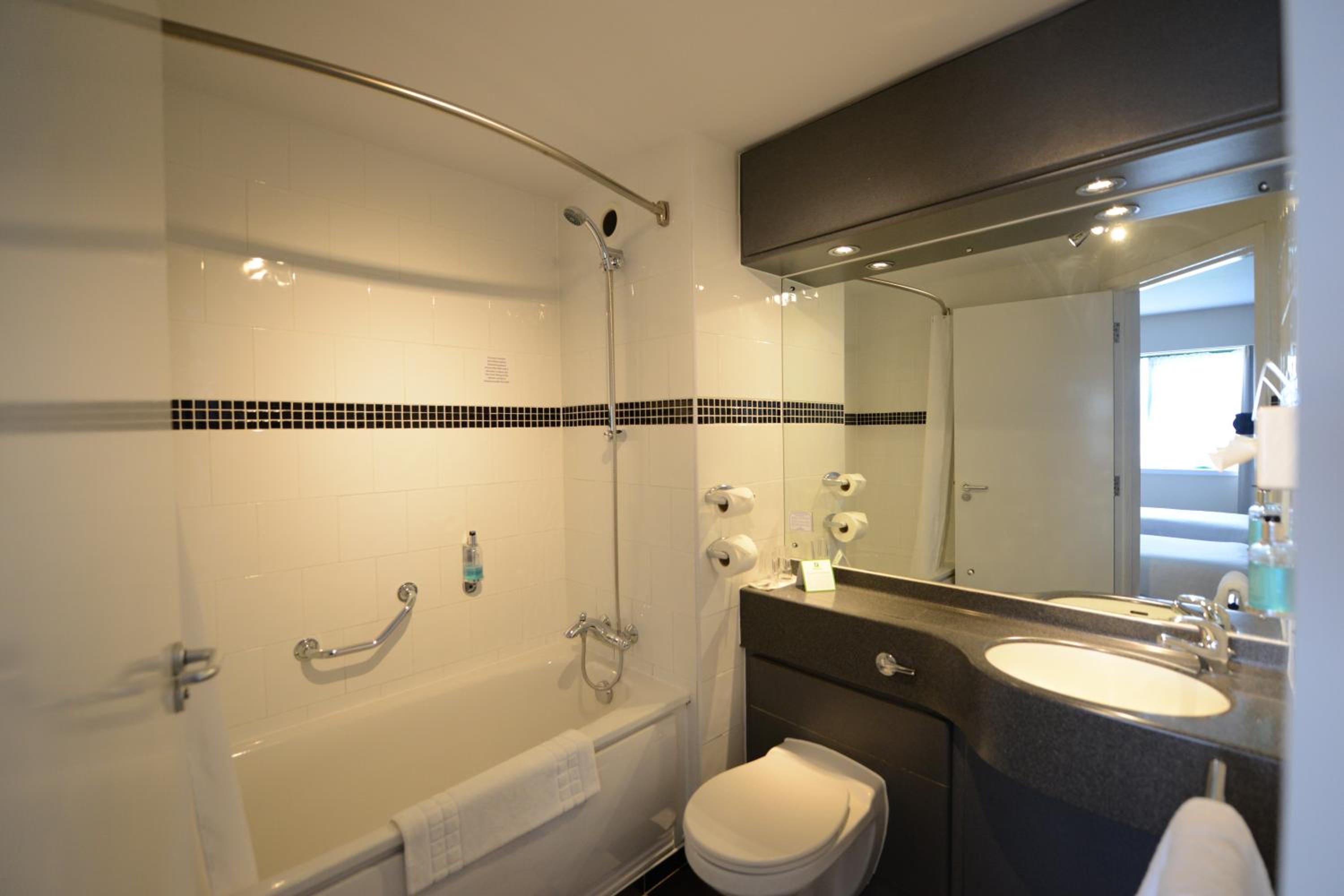 Standard Room with Two Single Beds - Photo 4