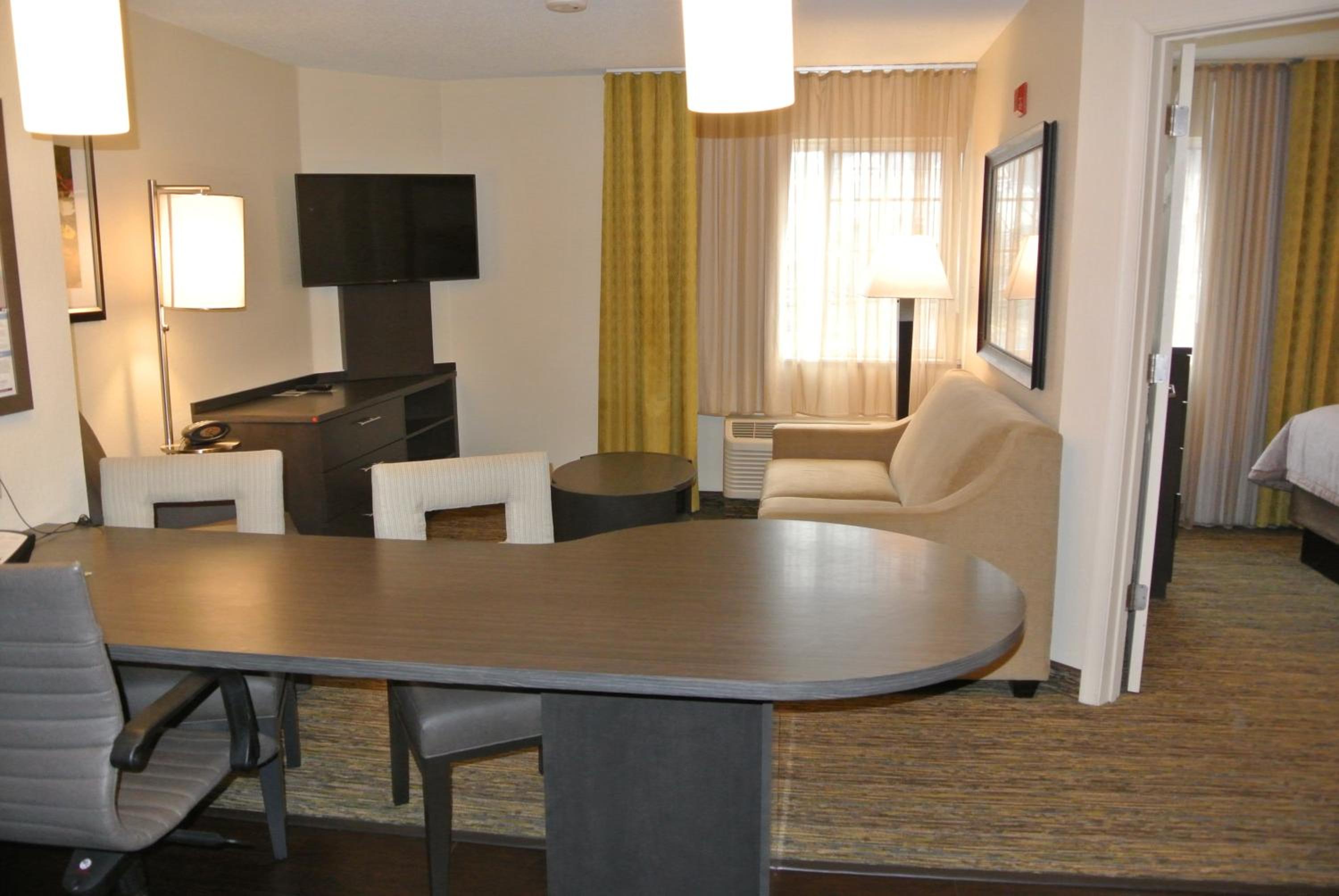 One-Bedroom Suite - Photo 3
