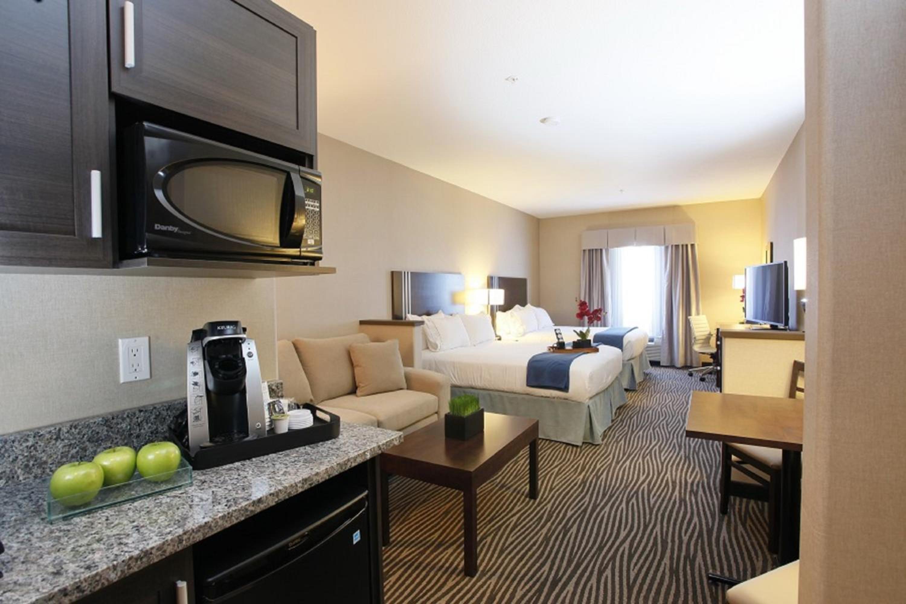 Queen Suite with Two Queen Beds