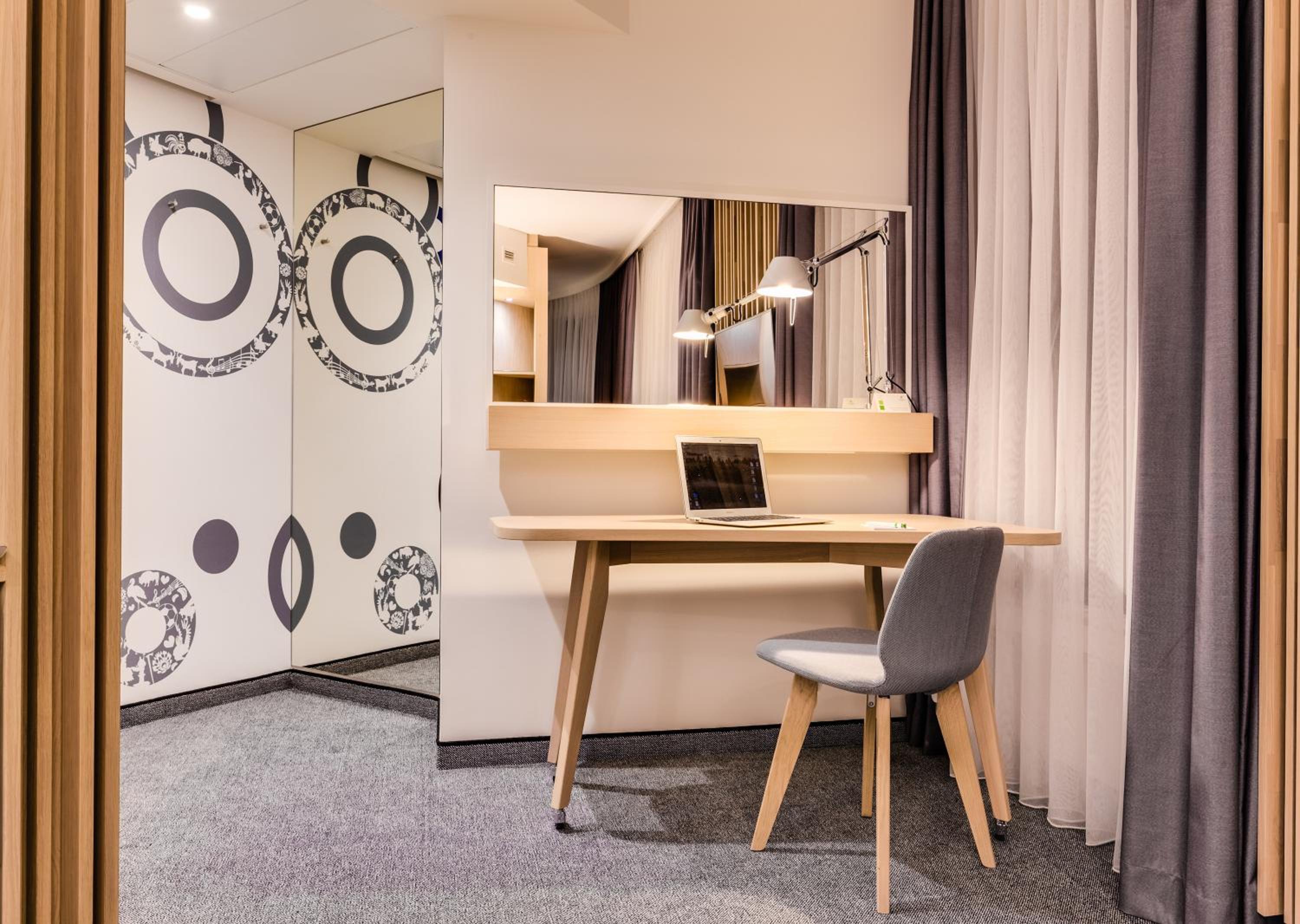 King Suite with City View photo 3