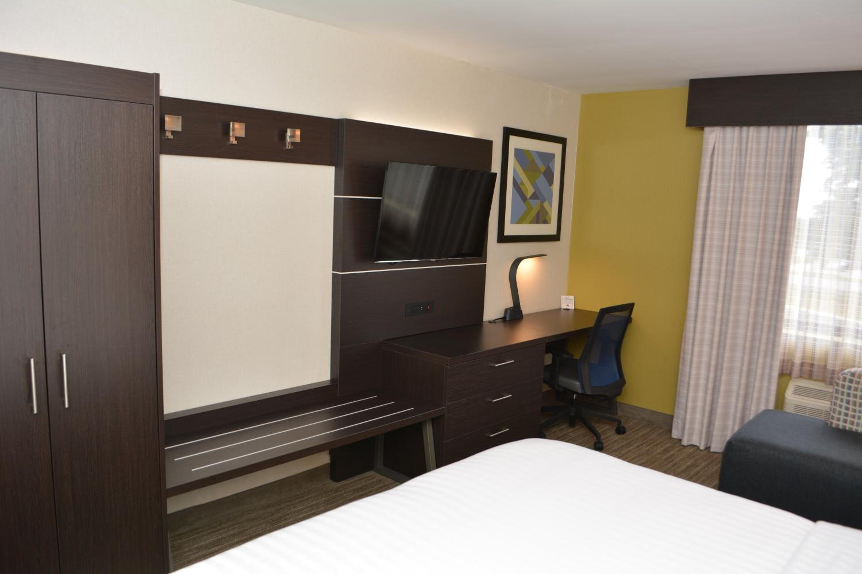 Standard King Room - Photo 3