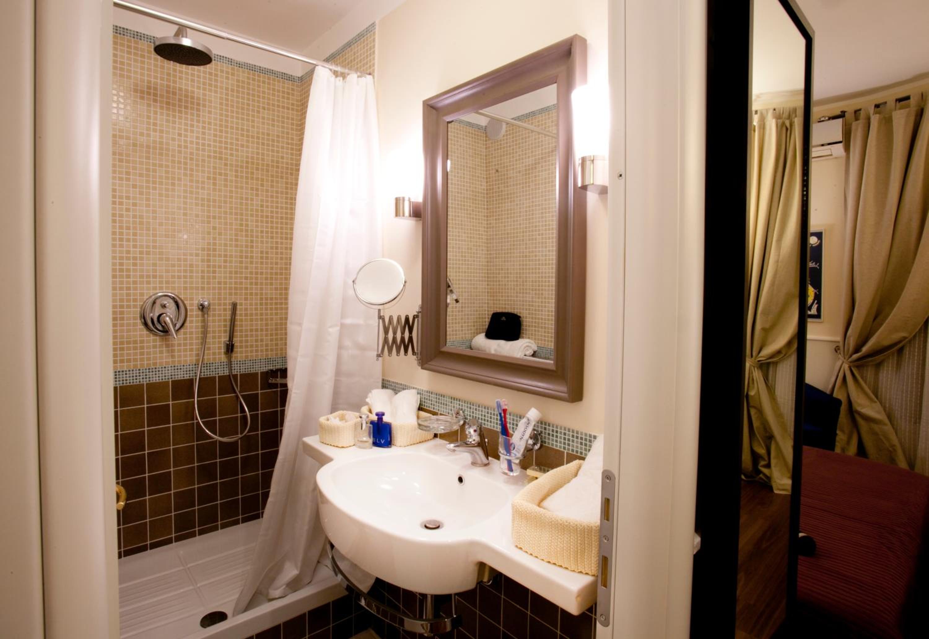 Double or Twin Room with Balcony photo 2