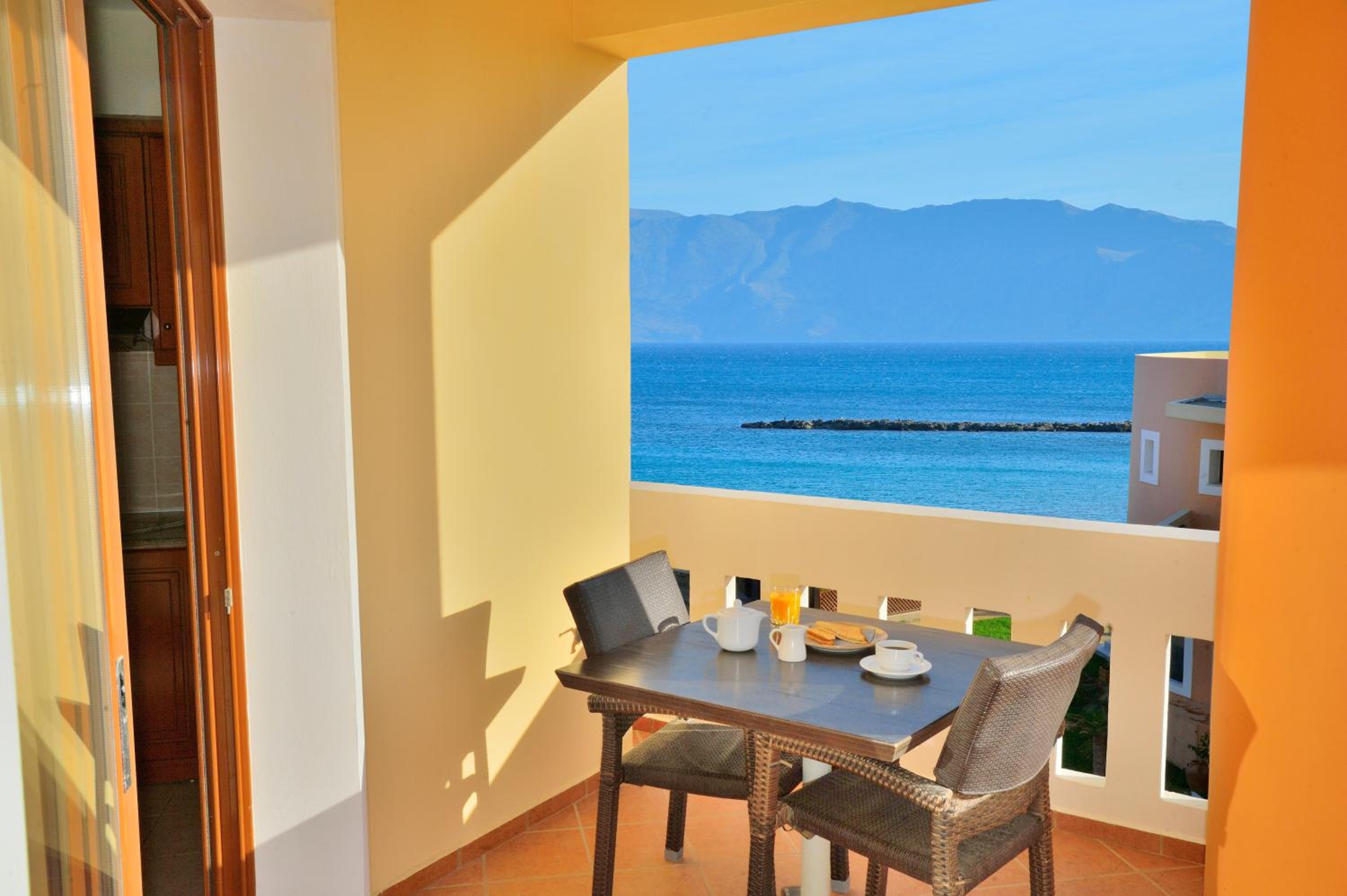 Studio with Partial Sea View - Photo 4