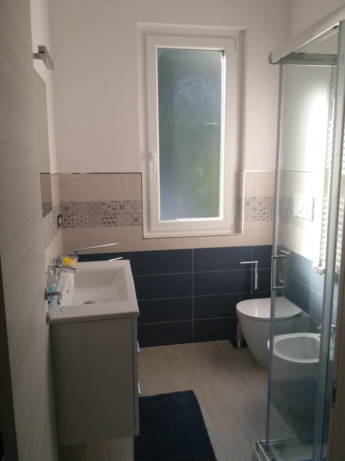 Double or Twin Room with Balcony - Photo 3