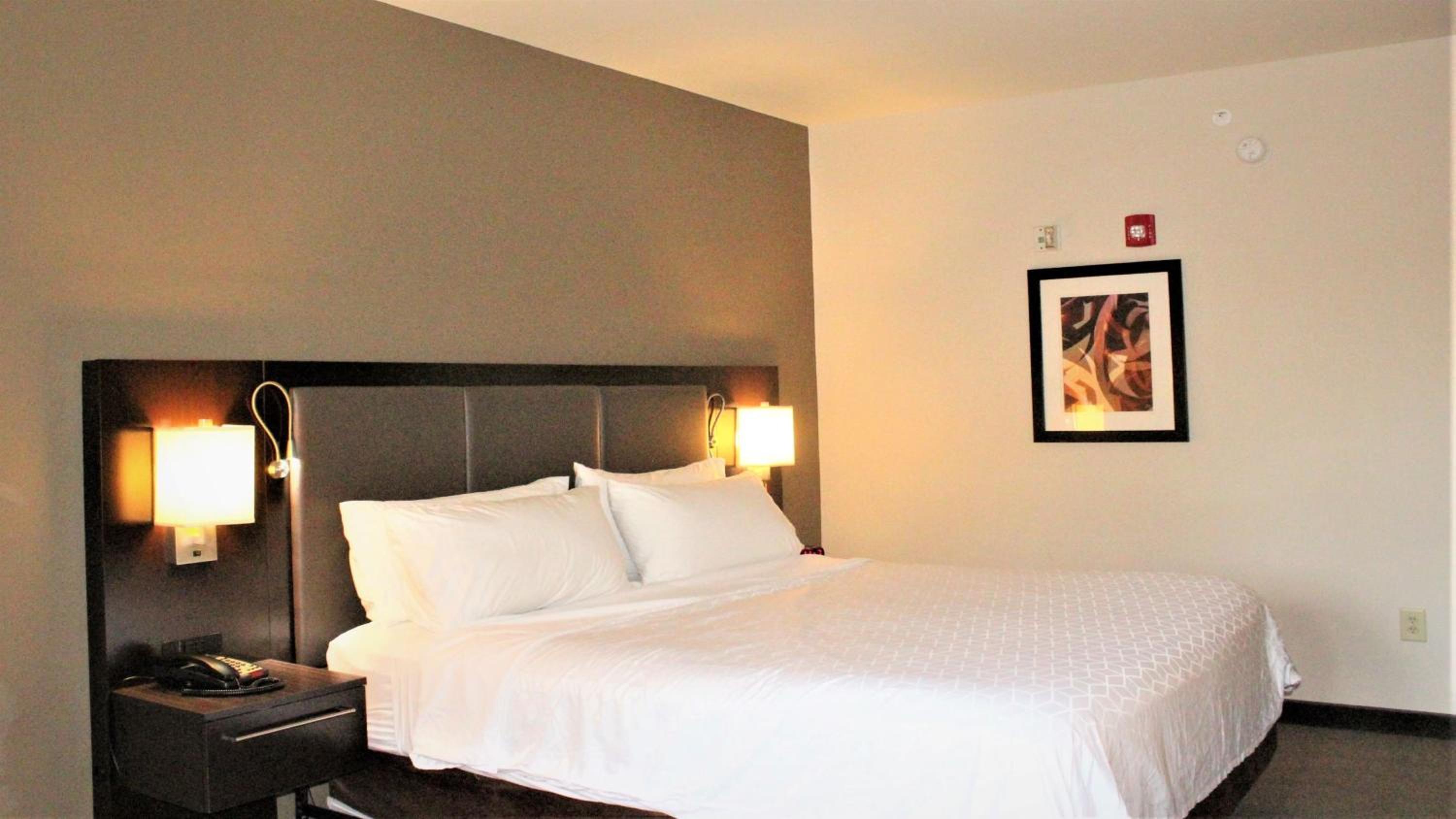 Standard King Room - Photo 3