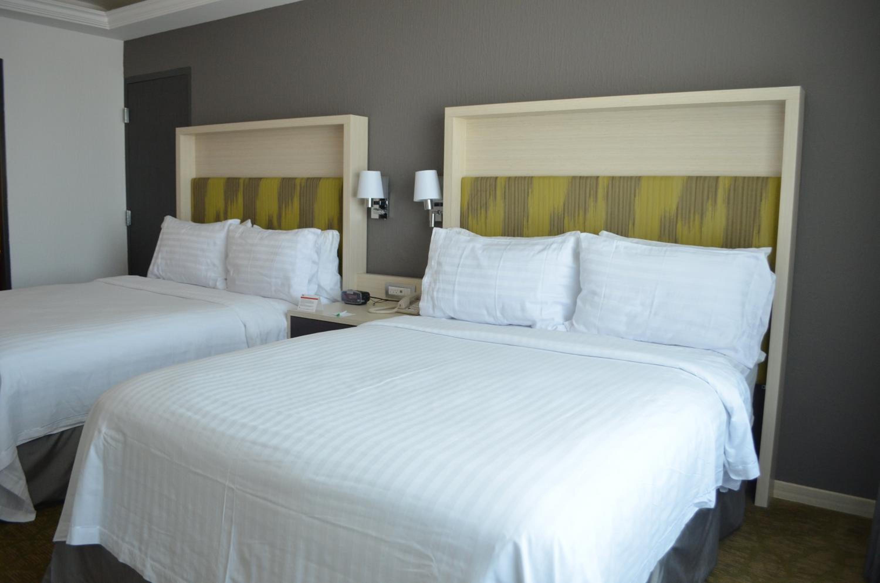 Standard Double Room with Two Double Beds and City View - Photo 3