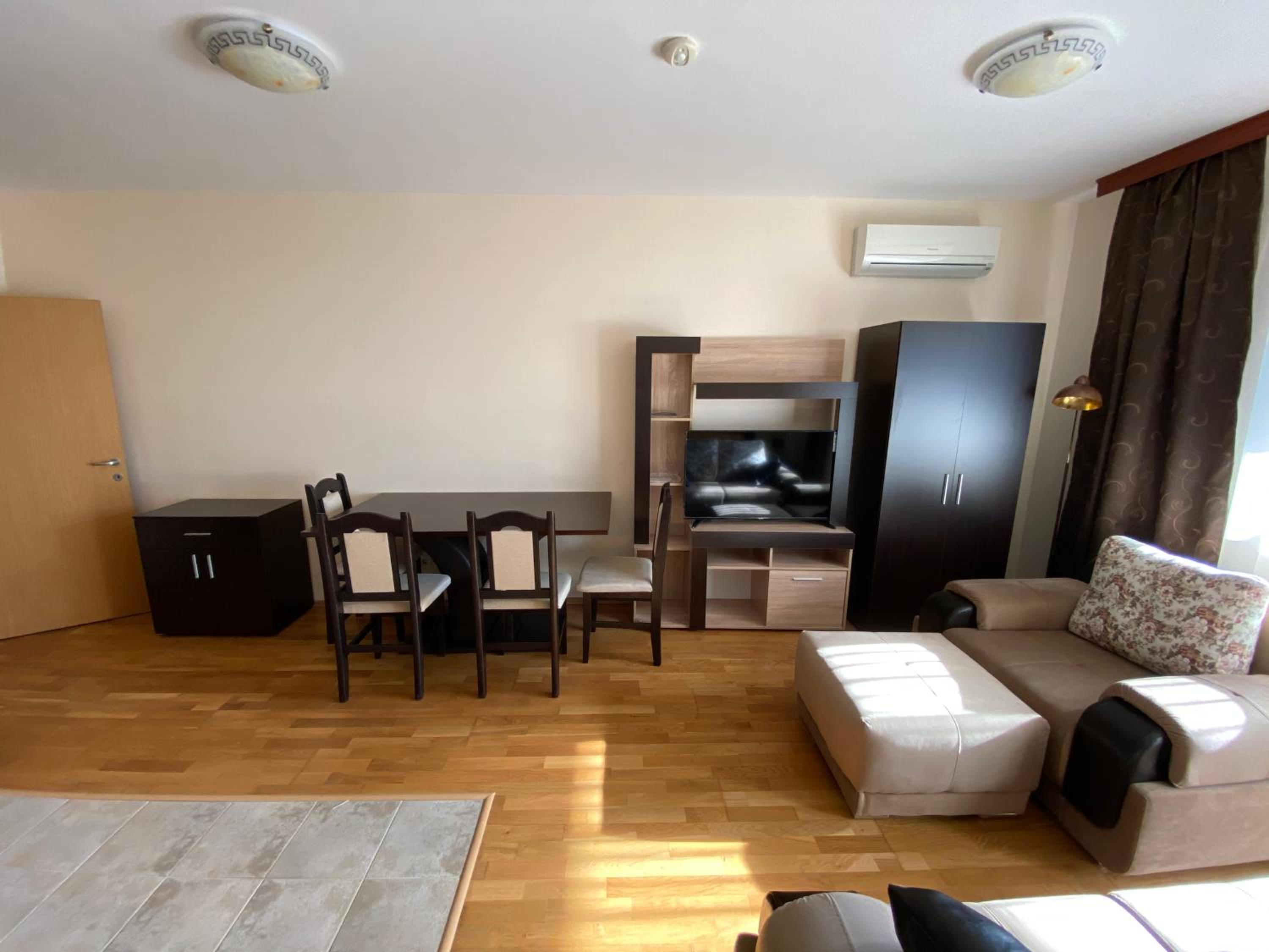Studio Apartment with Lake View - Photo 13