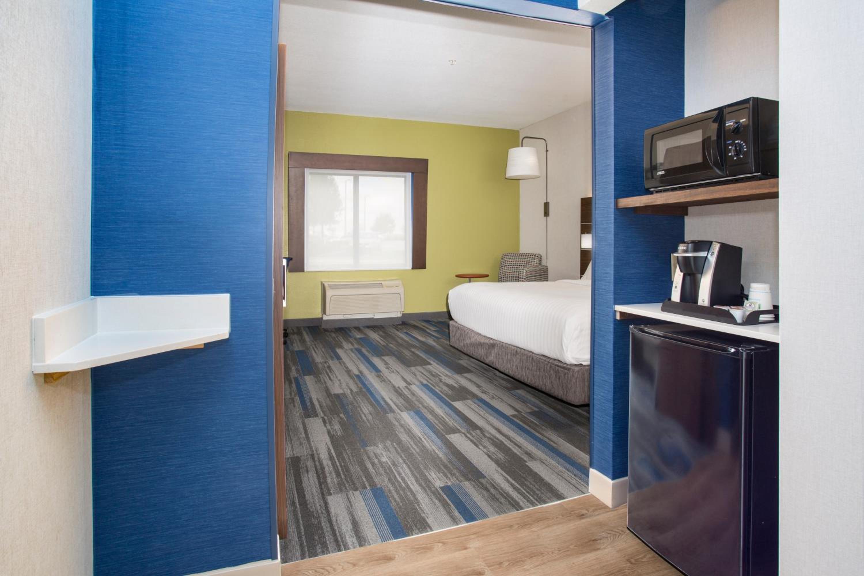 Standard King Room - Photo 3