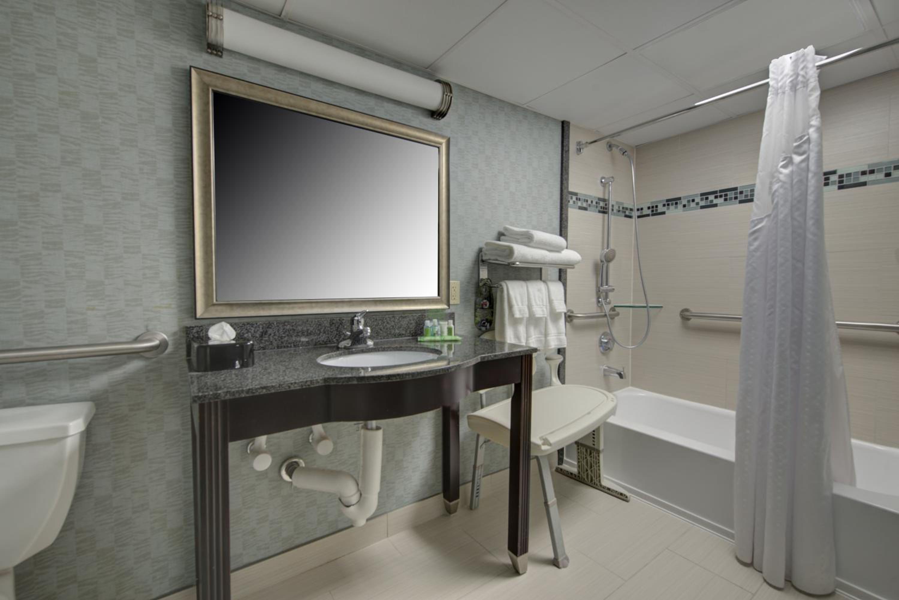 Double Room with Bath Tub - Disability Access  - Photo 5
