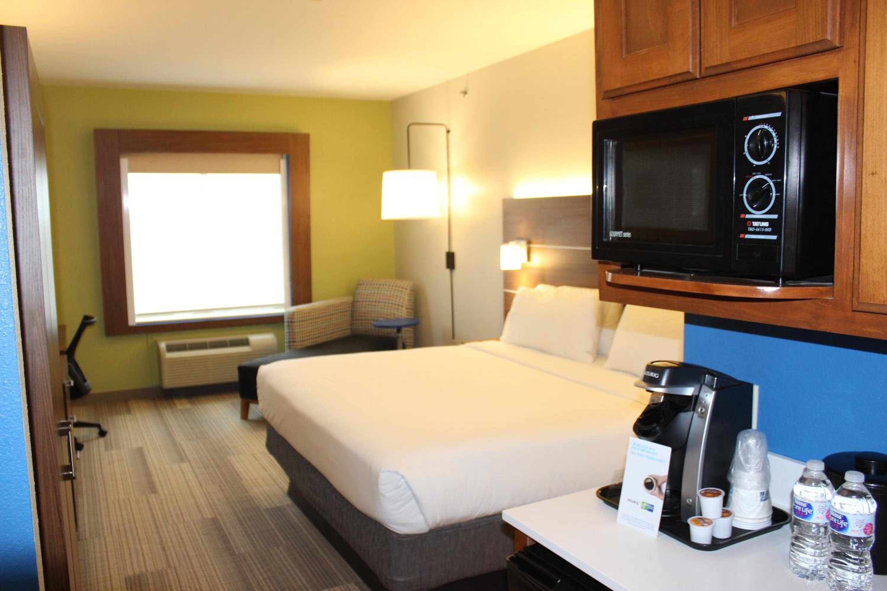 Standard King Room - Photo 3