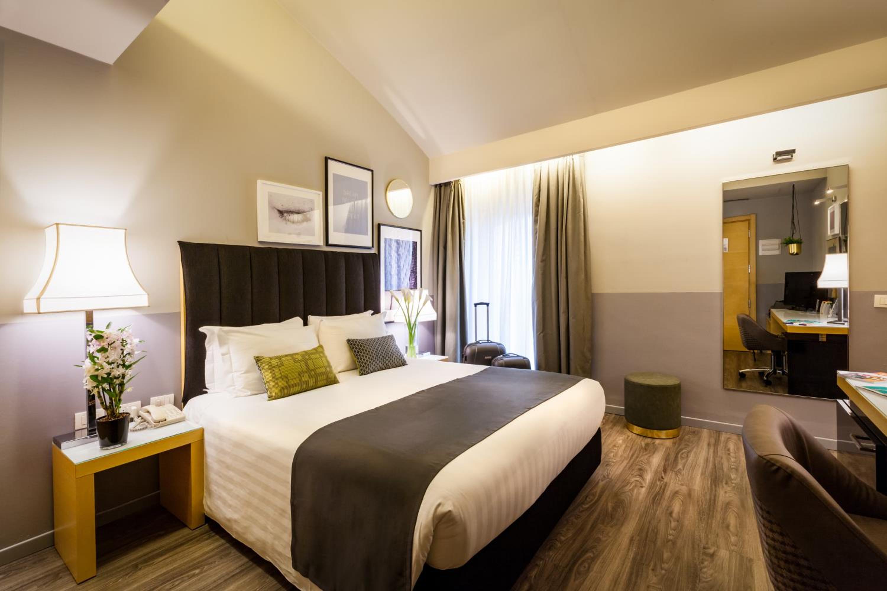 Standard Queen Room