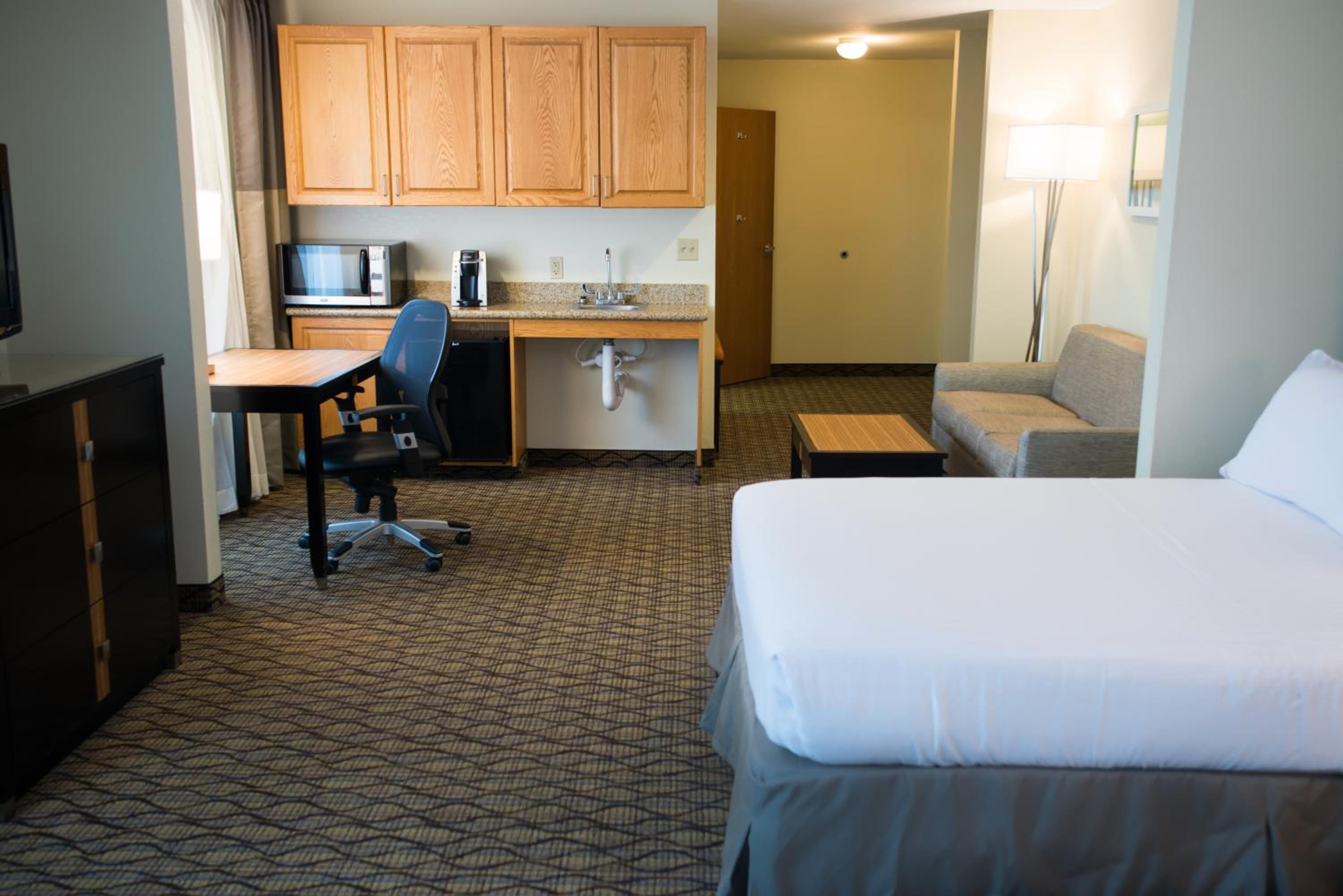 Queen Room with Two Queen Beds - Disability Access with Bath Tub