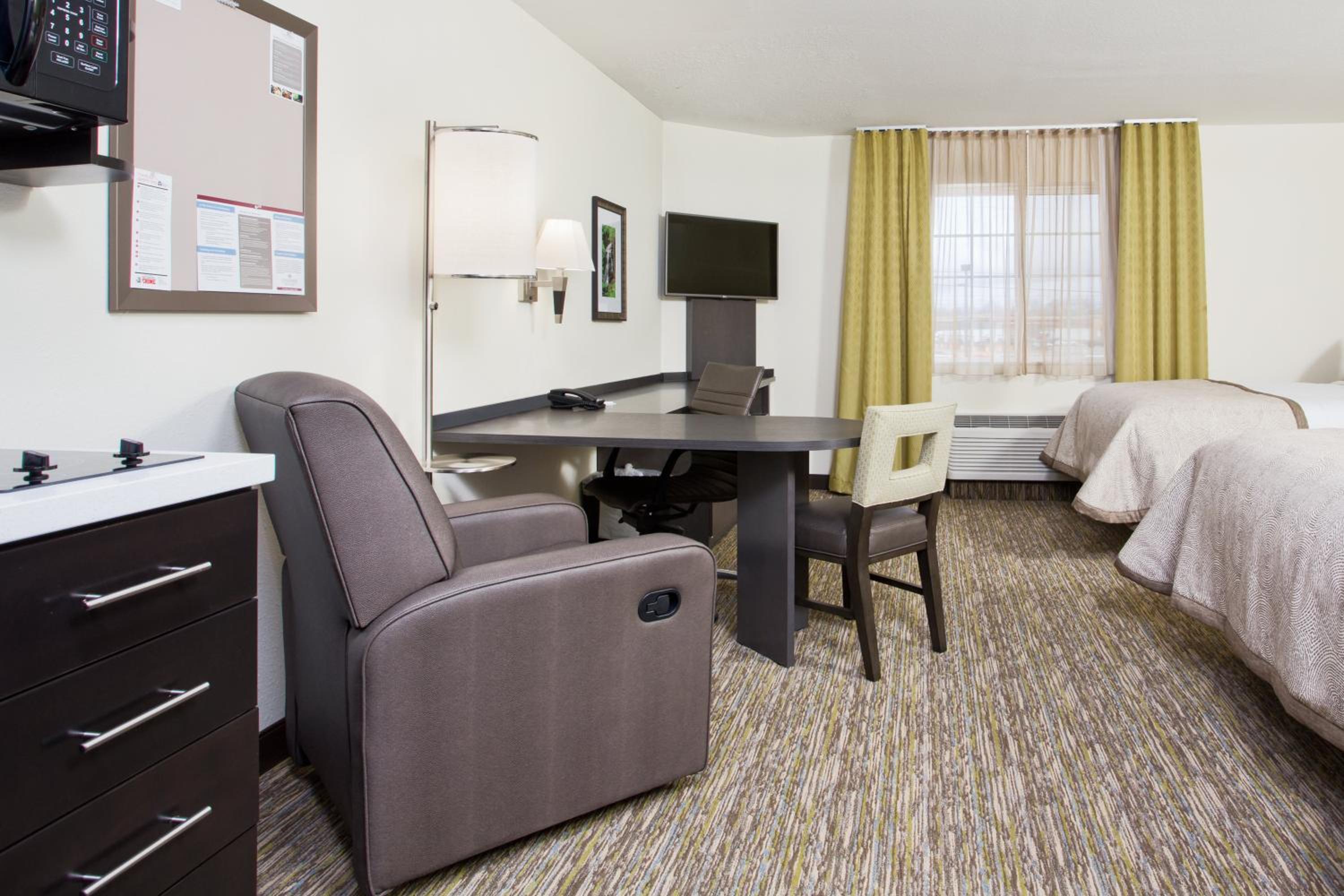 Studio Suite with Two Queen Beds photo 3