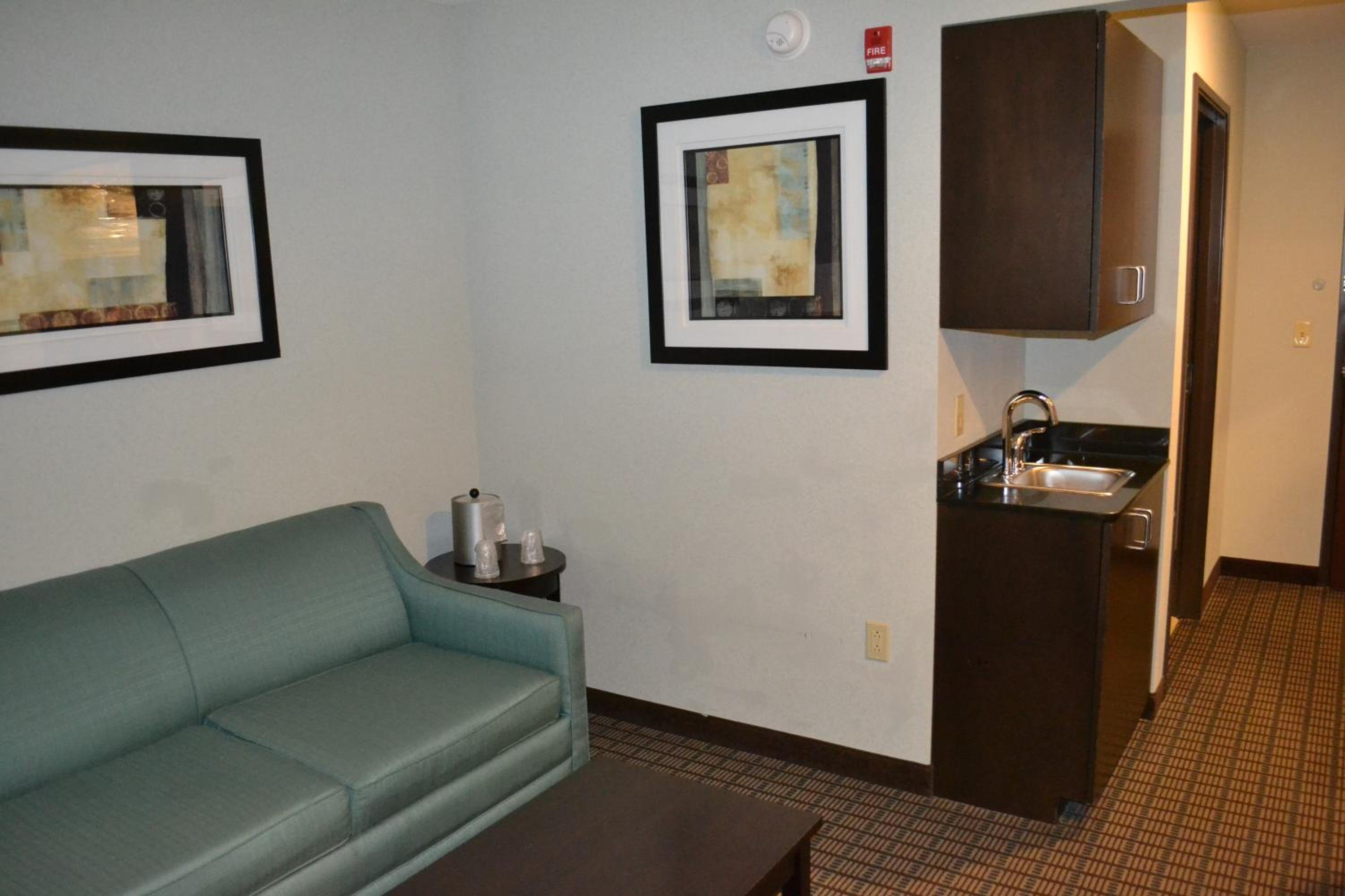 Suite with Two Beds - Non-Smoking photo 1