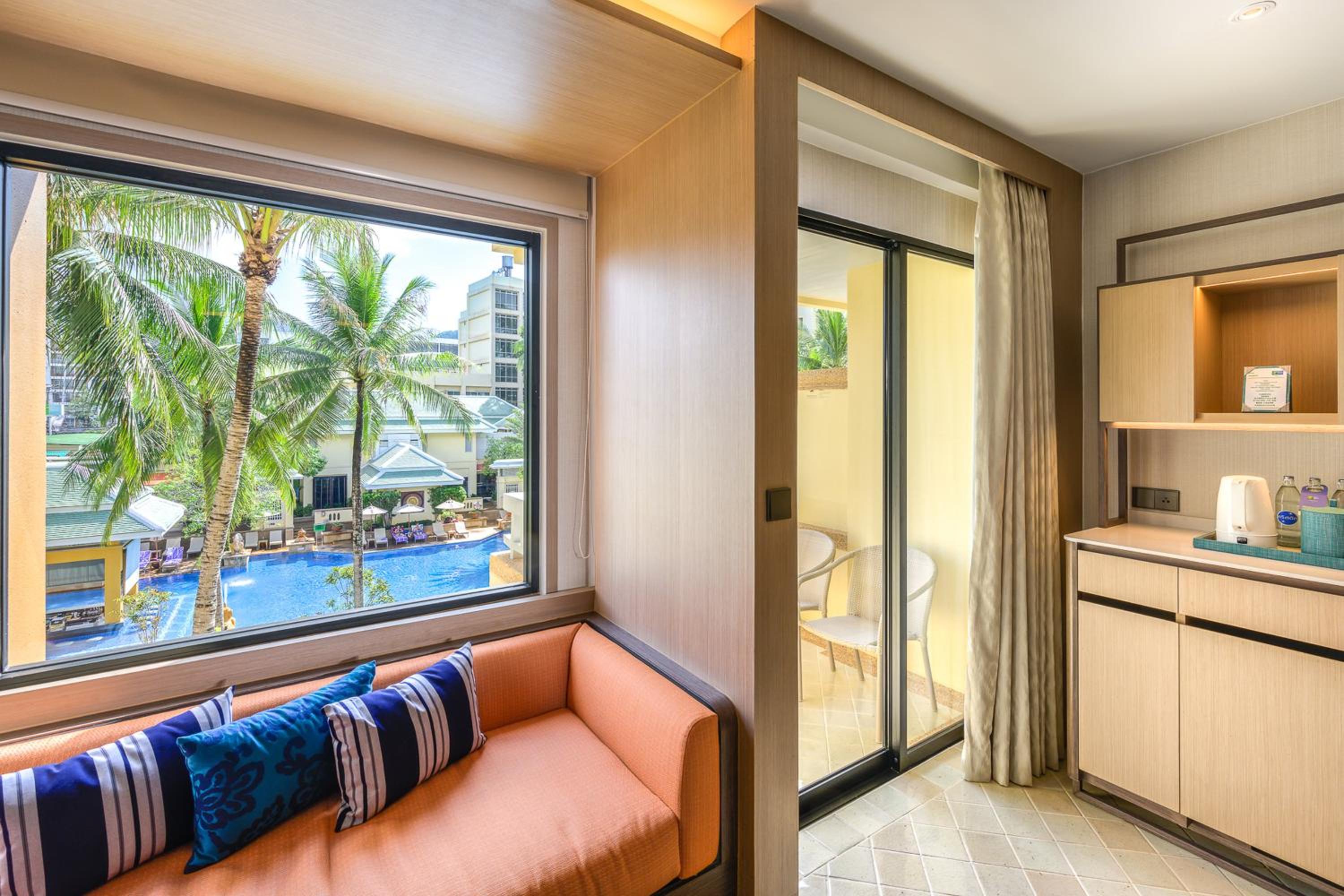 Premium King Room with Balcony and Pool View - Photo 13