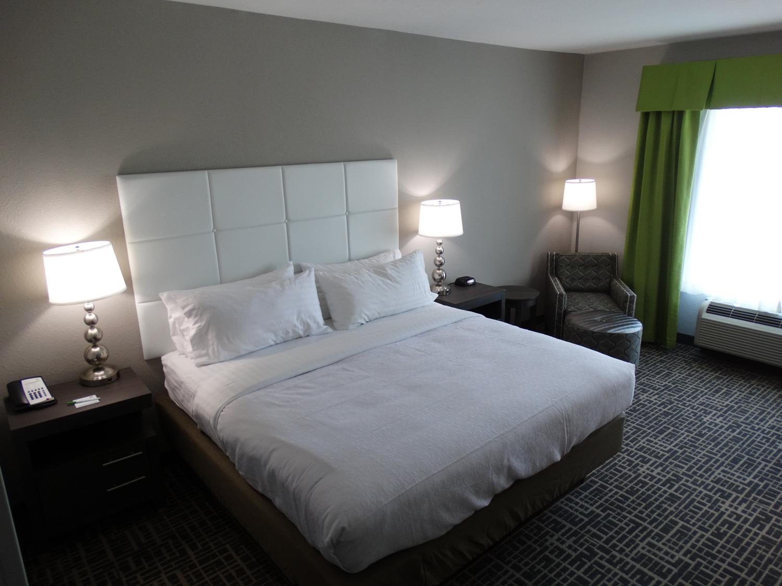 Standard King Room photo 3