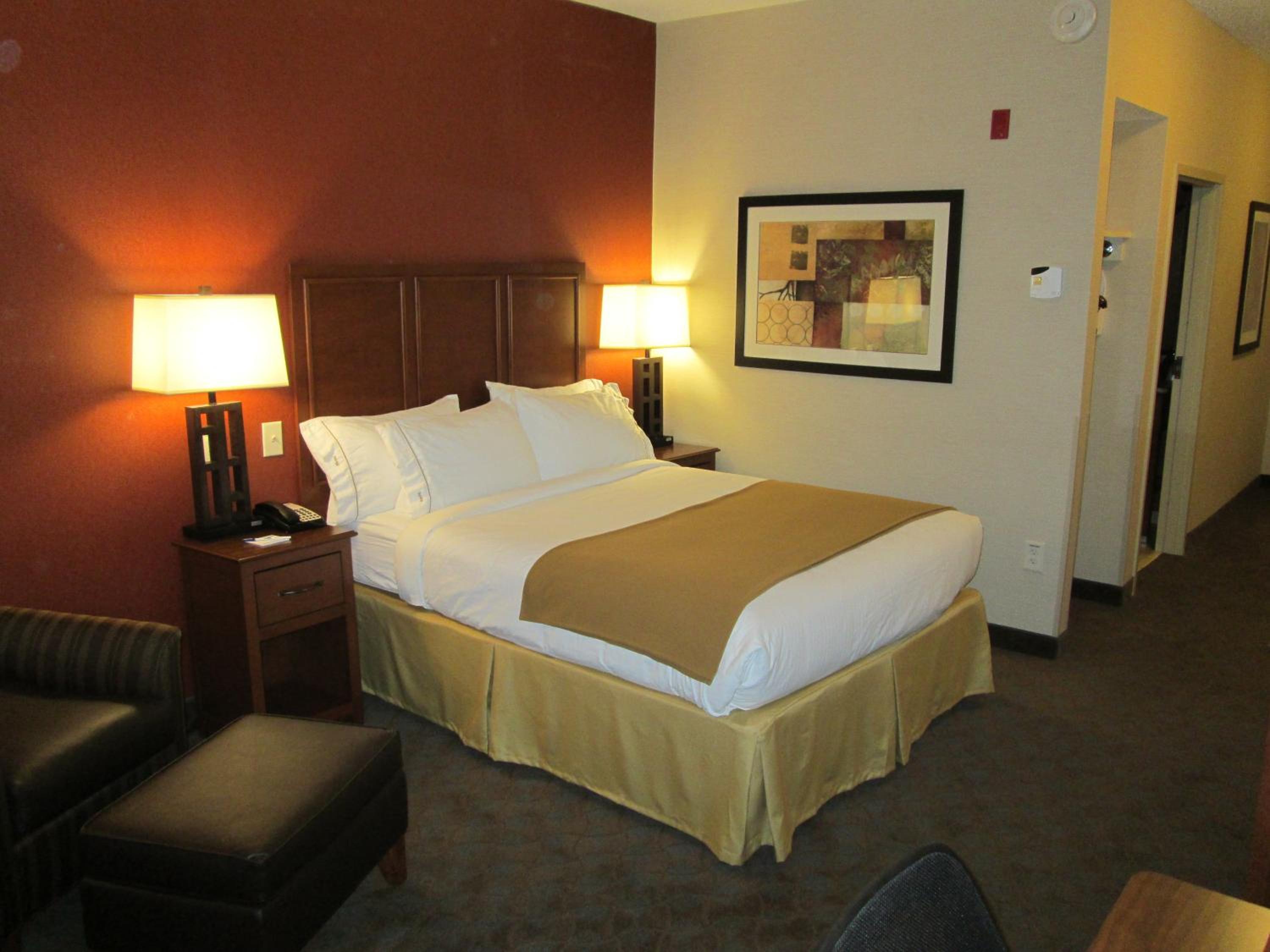 Standard Queen Room