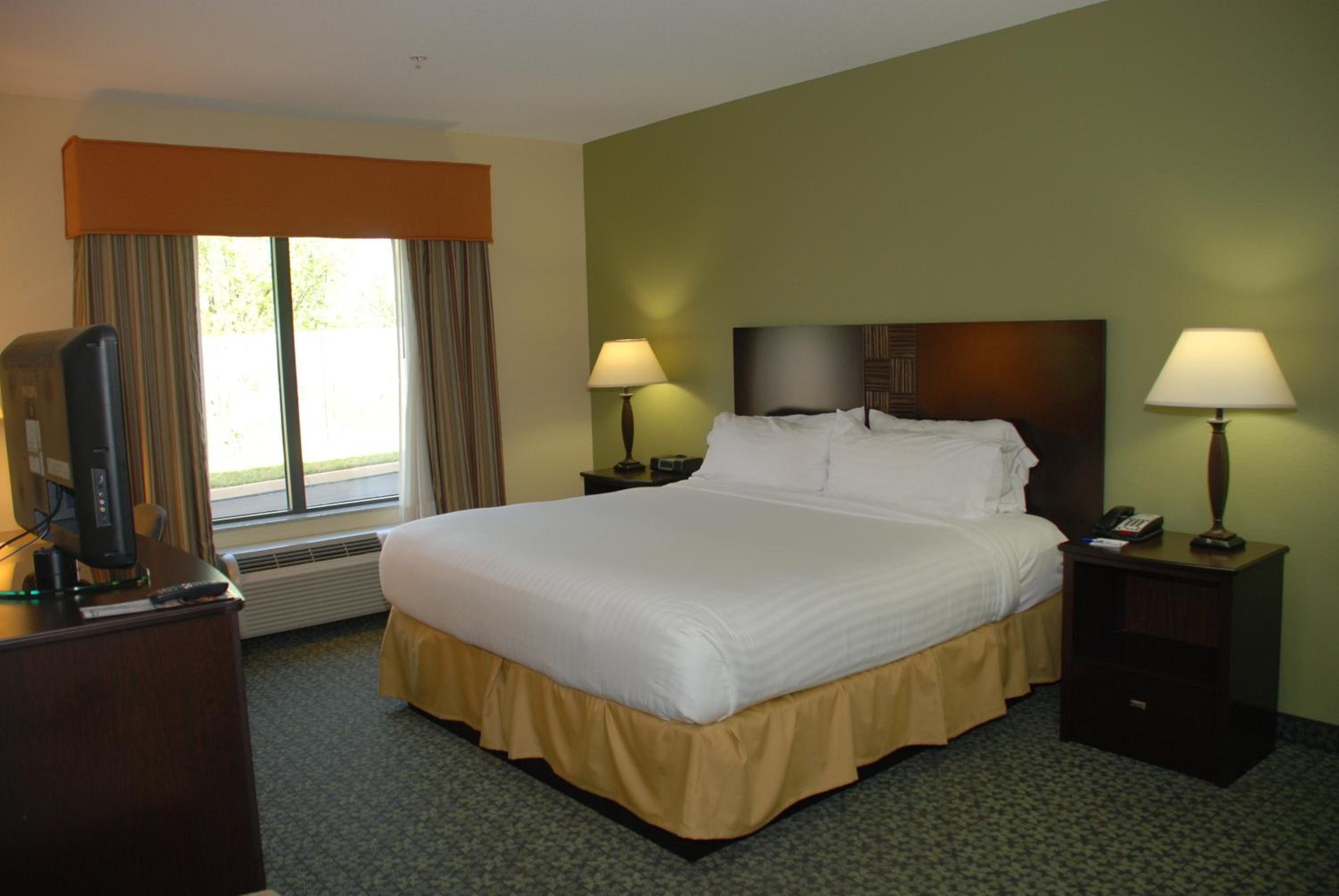 King Suite with Jetted Tub photo 1