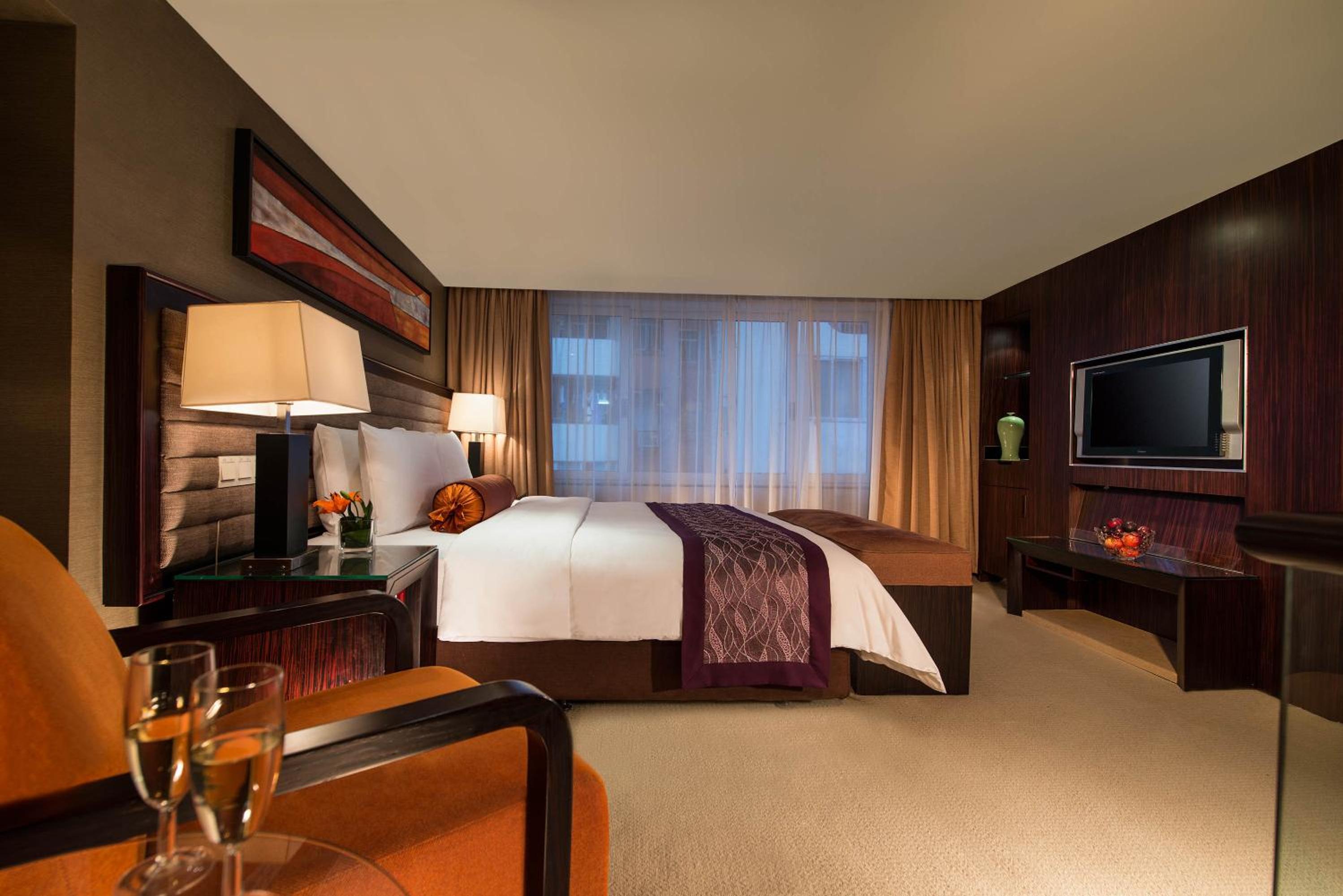 Executive Duplex Suite with Club Floor Benefit
