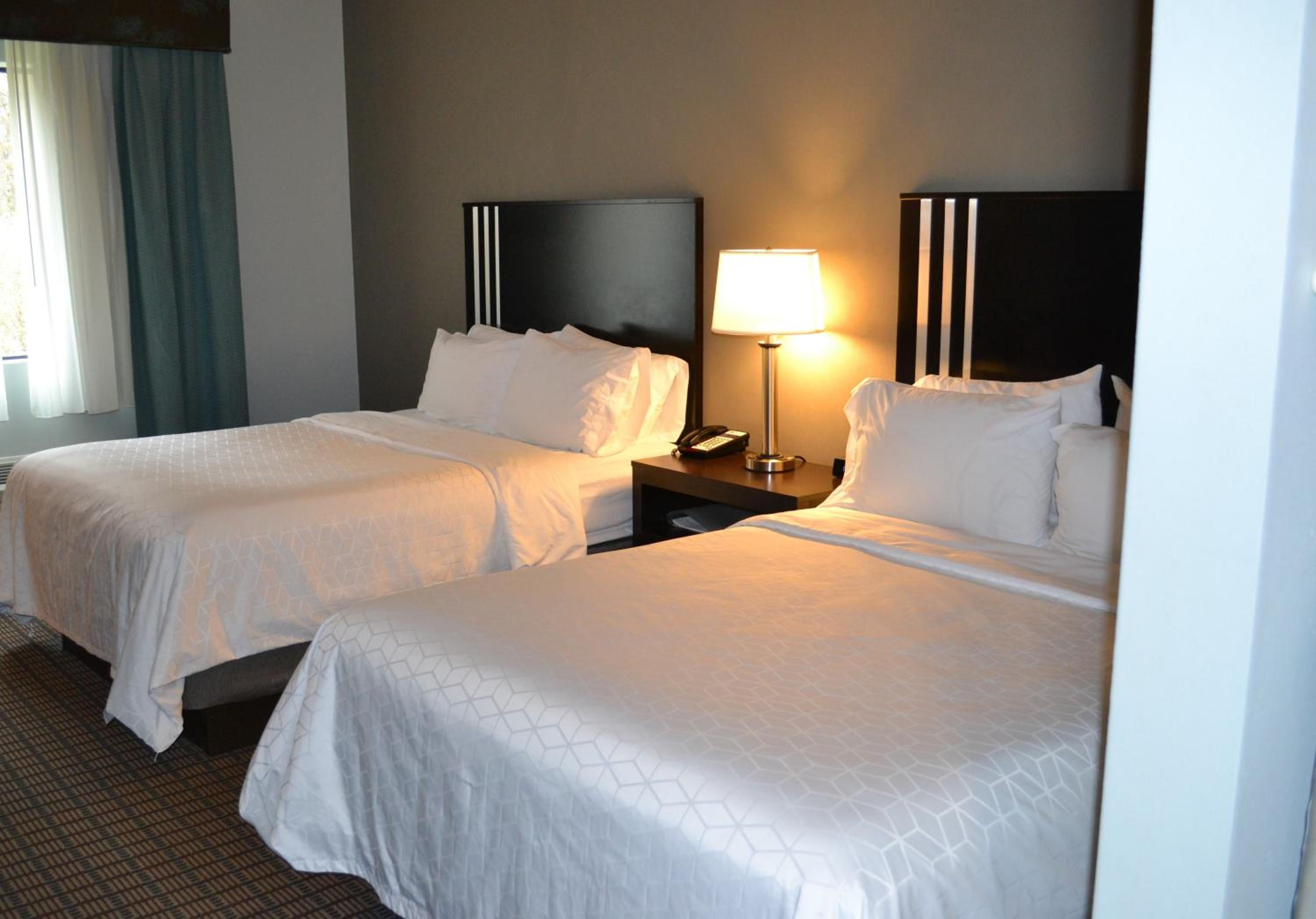 Standard Queen Room with Two Queen Beds - Communications Accessible photo 1
