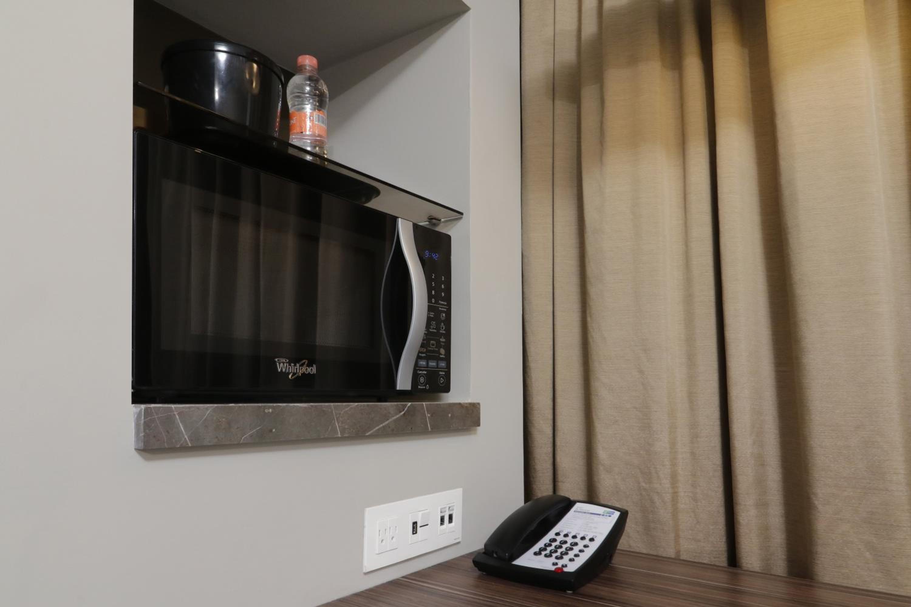 King Suite with Mountain View - High Floor