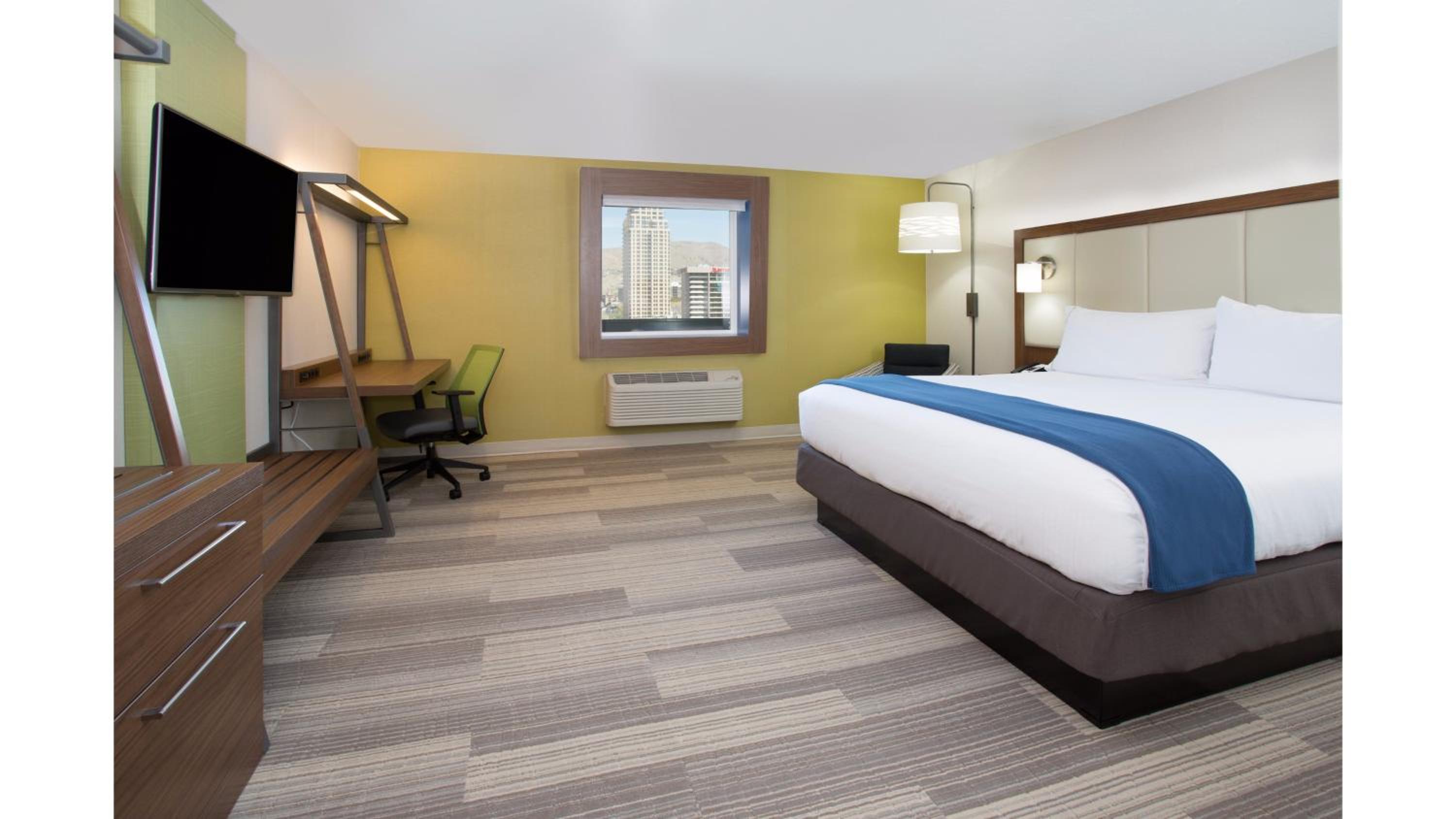 King Suite with Sofa Bed - Non-Smoking - Photo 3