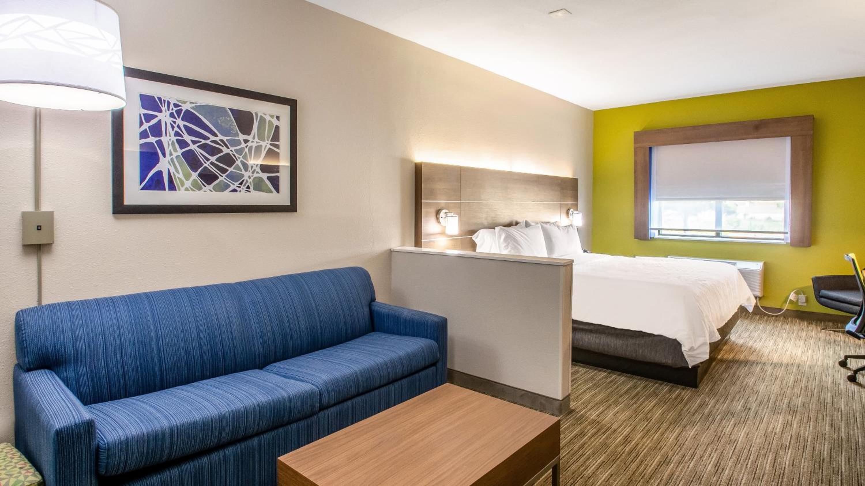 King Suite with Sofa Bed - Non-Smoking - Photo 1
