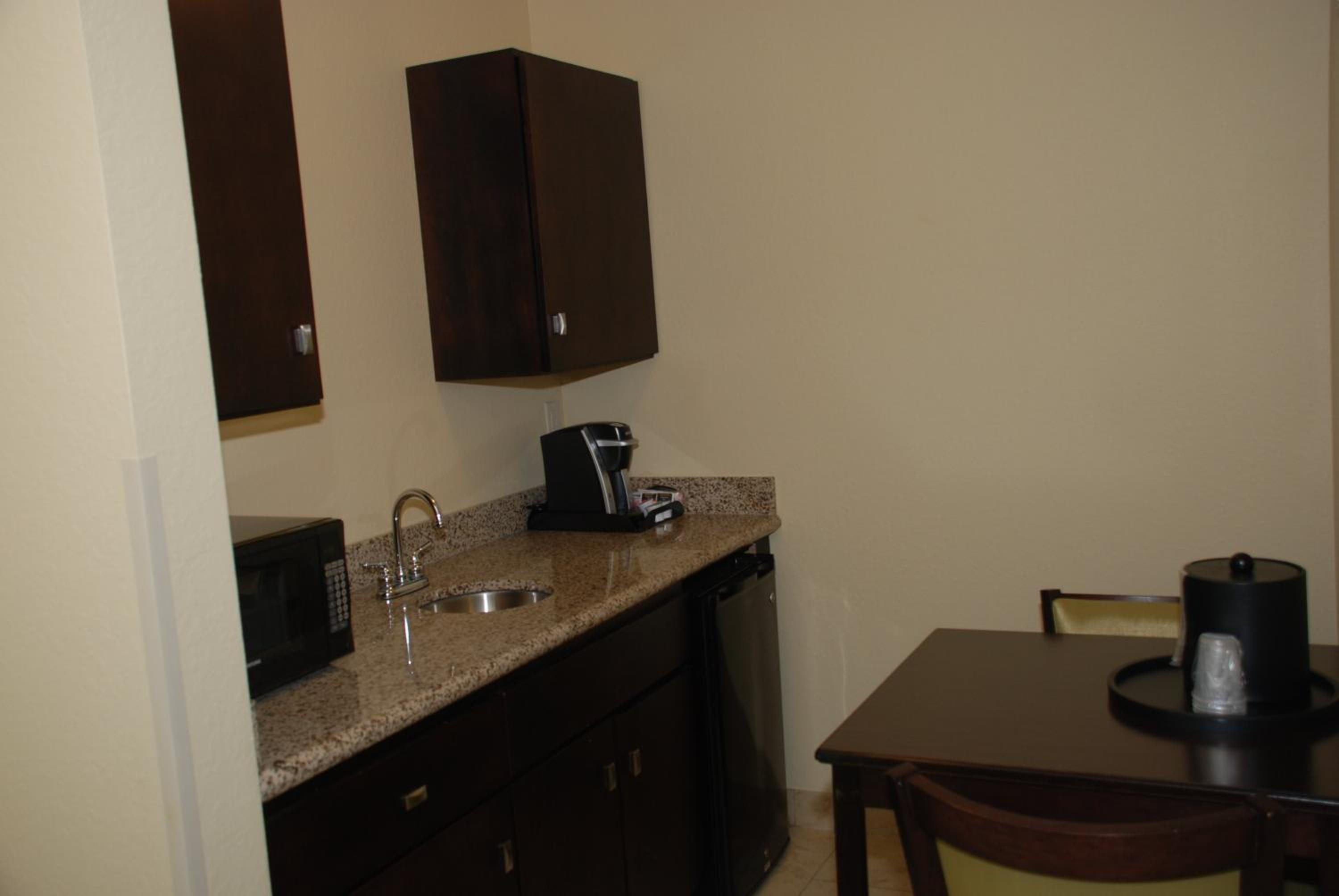 King Suite with Jetted Tub photo 2