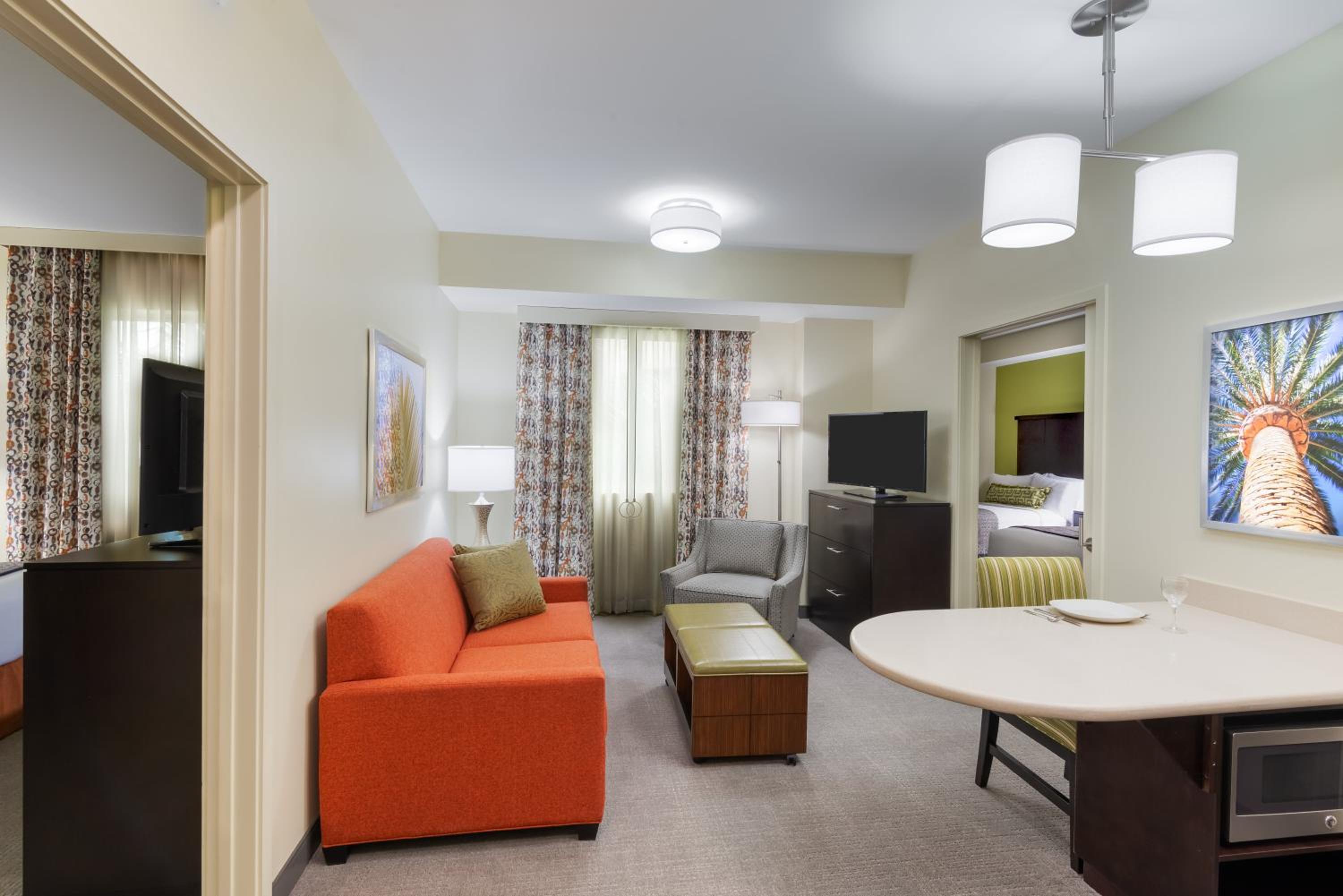 Two-Bedroom Suite with One Queen Bed and Two Double Beds - Non-Smoking photo 2