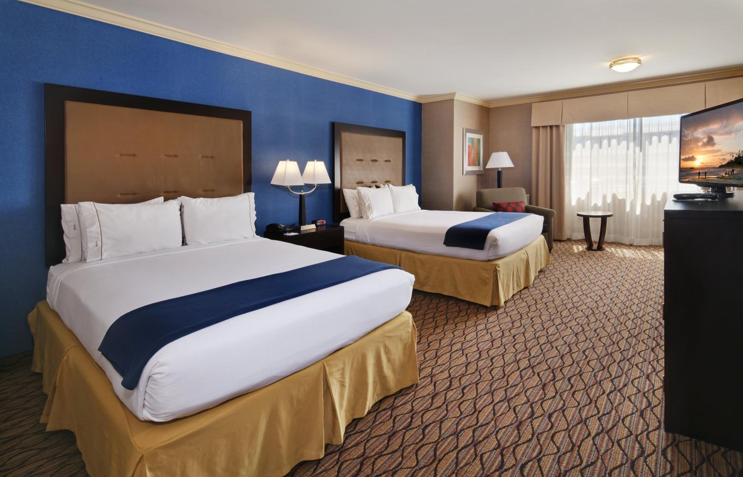 Standard Room with Two Queen Beds - Photo 1