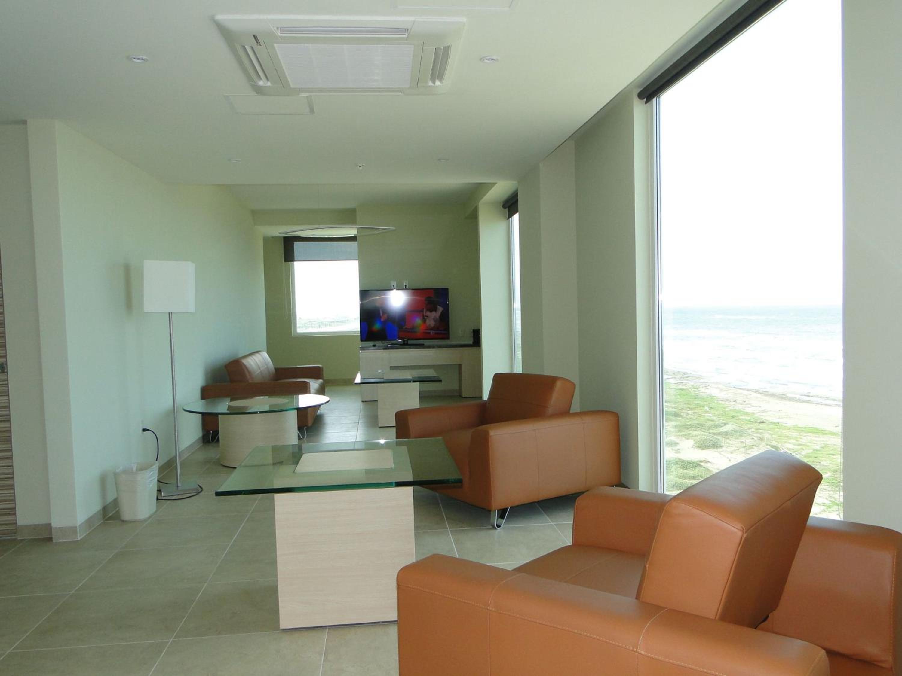 Executive Suite - Non-Smoking