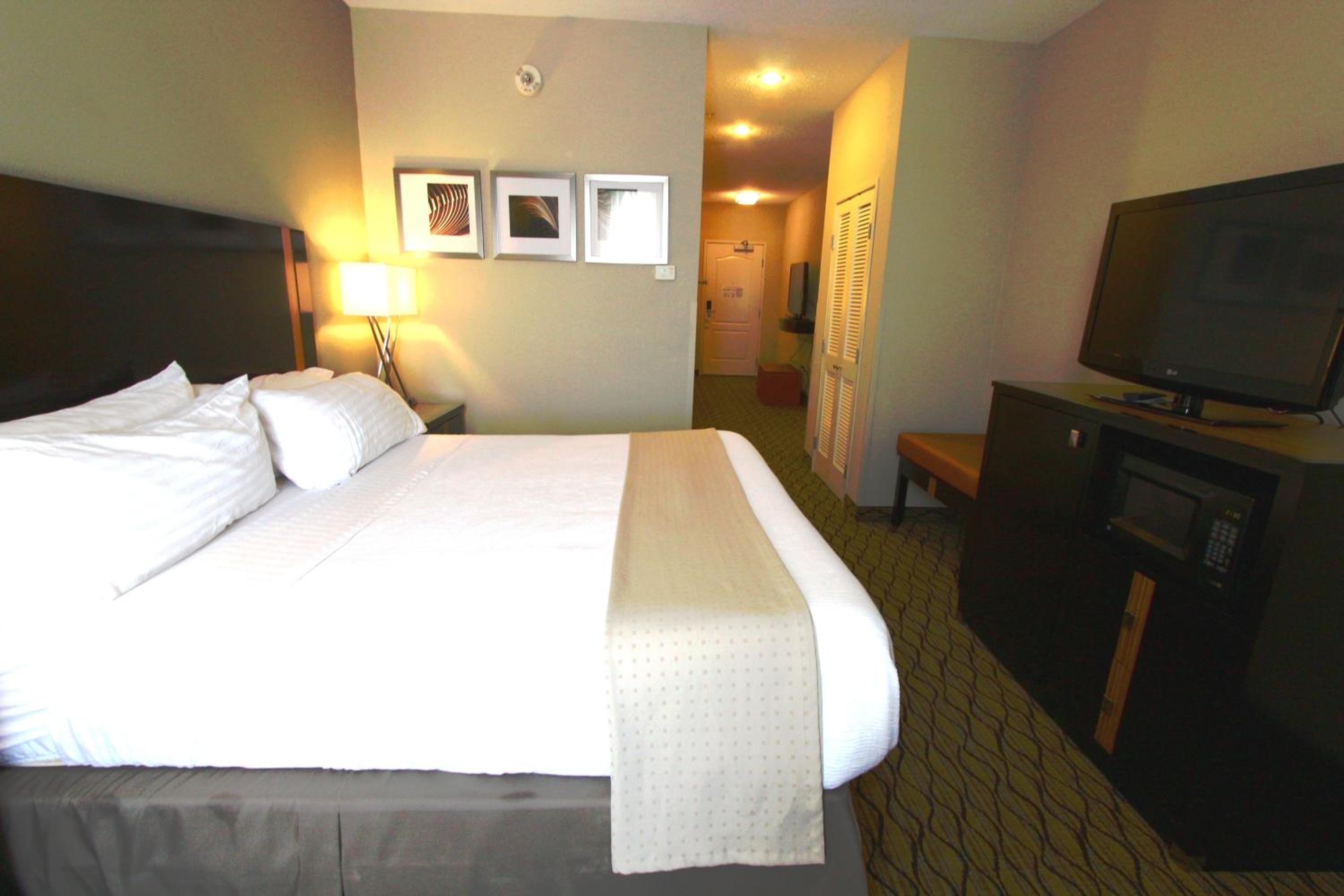 King Suite - Hearing Accessible/Non-Smoking